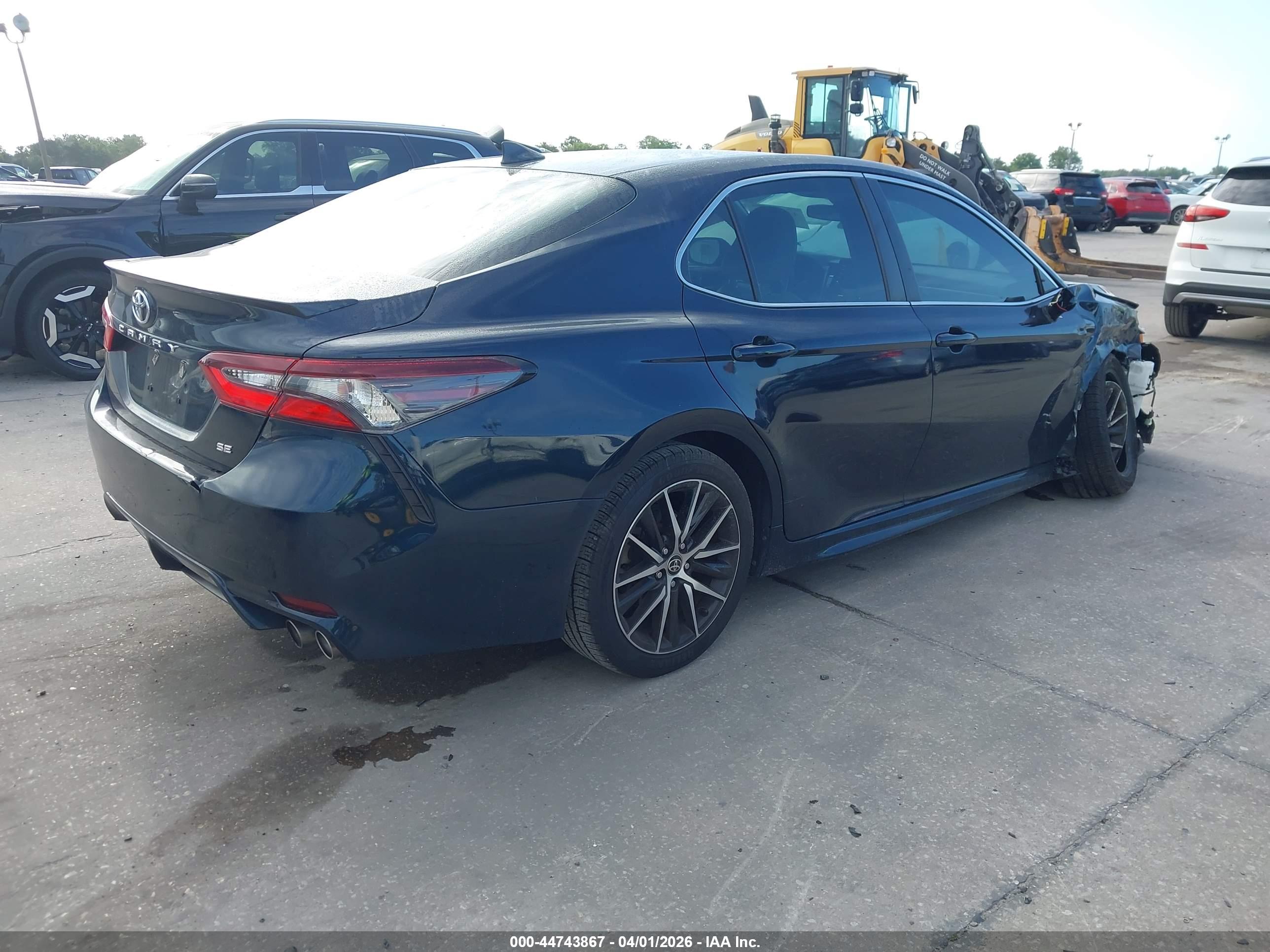 TOYOTA CAMRY image 4