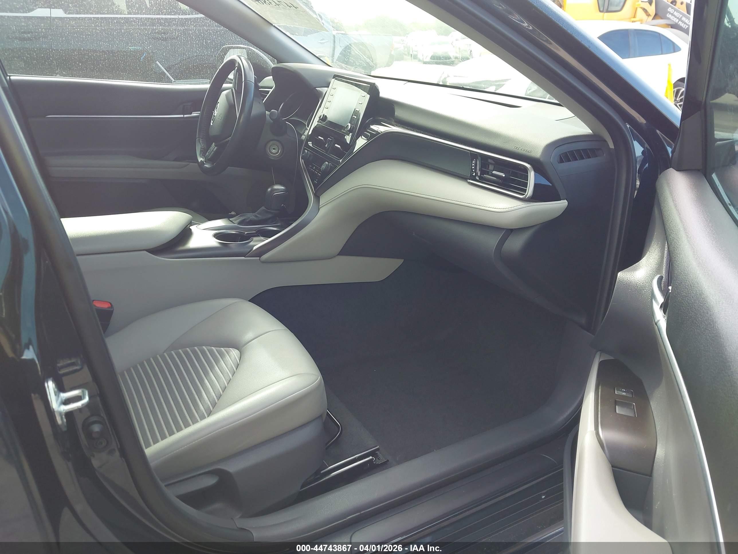 TOYOTA CAMRY image 5