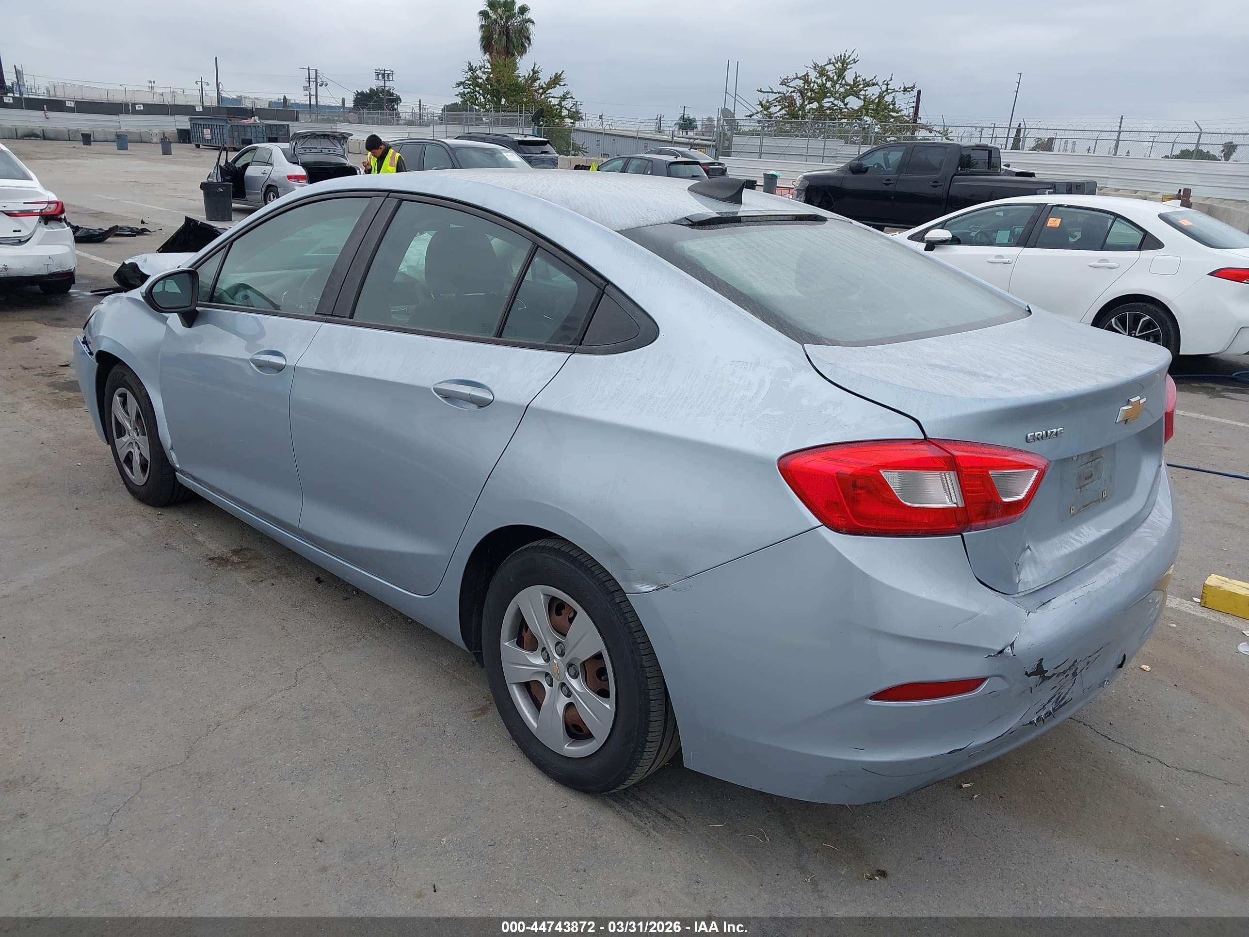 CHEVROLET CRUZE image 3
