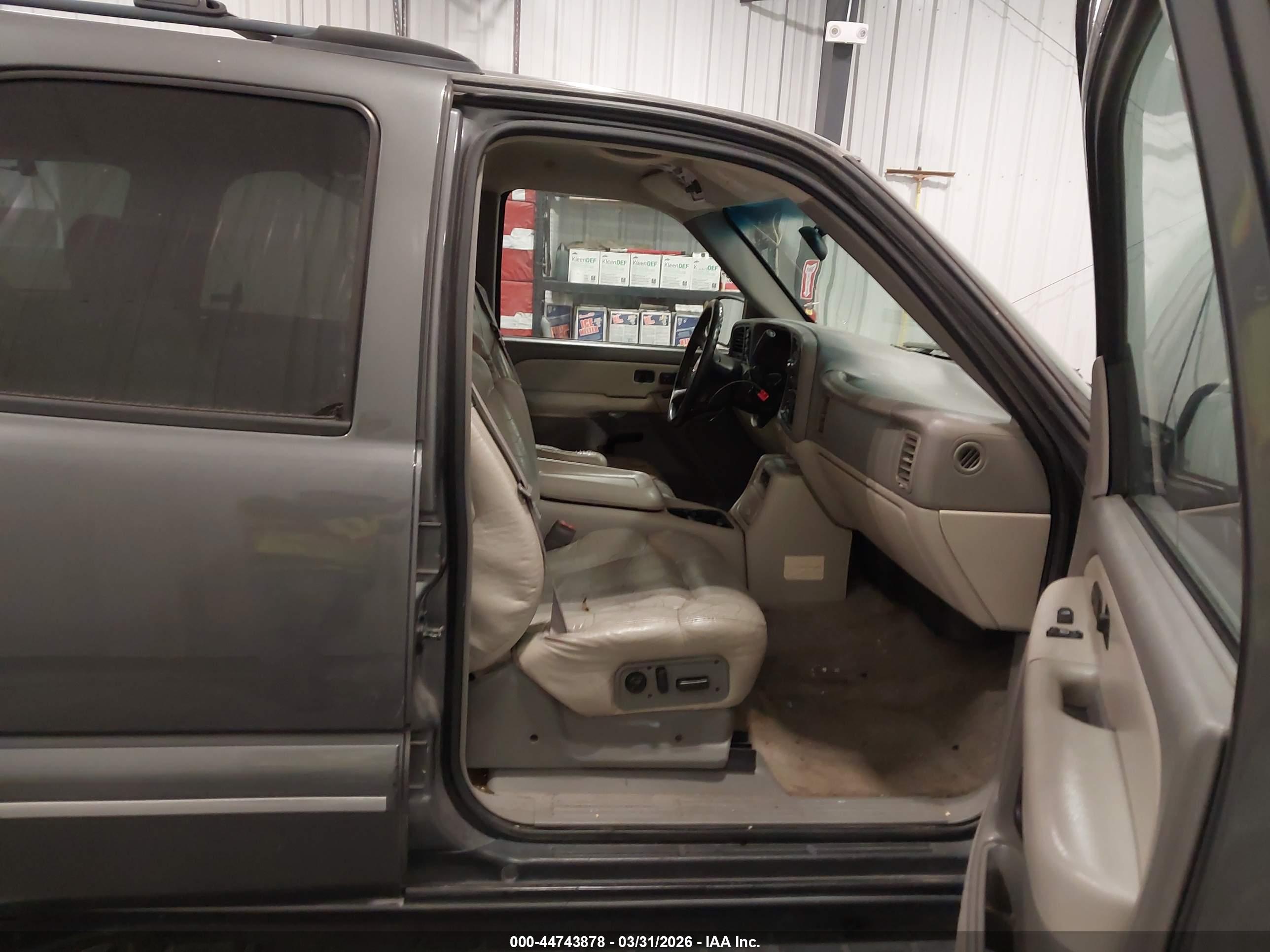 CHEVROLET TAHOE image 5