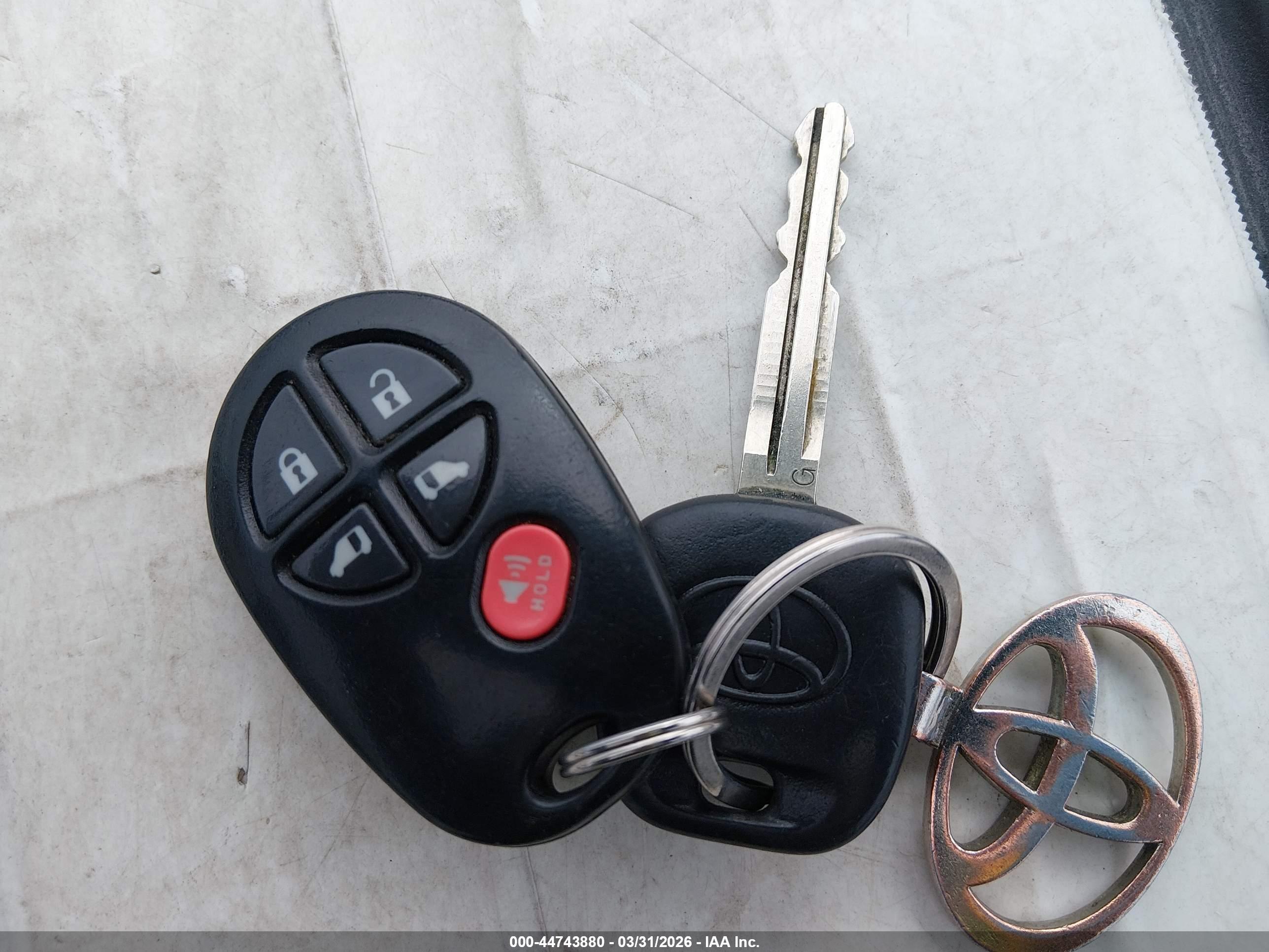 TOYOTA SIENNA image 11