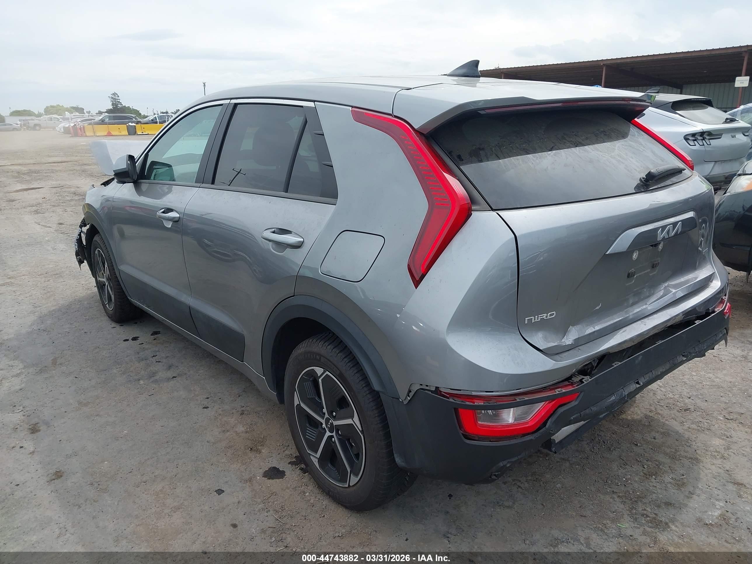 KIA NIRO image 3