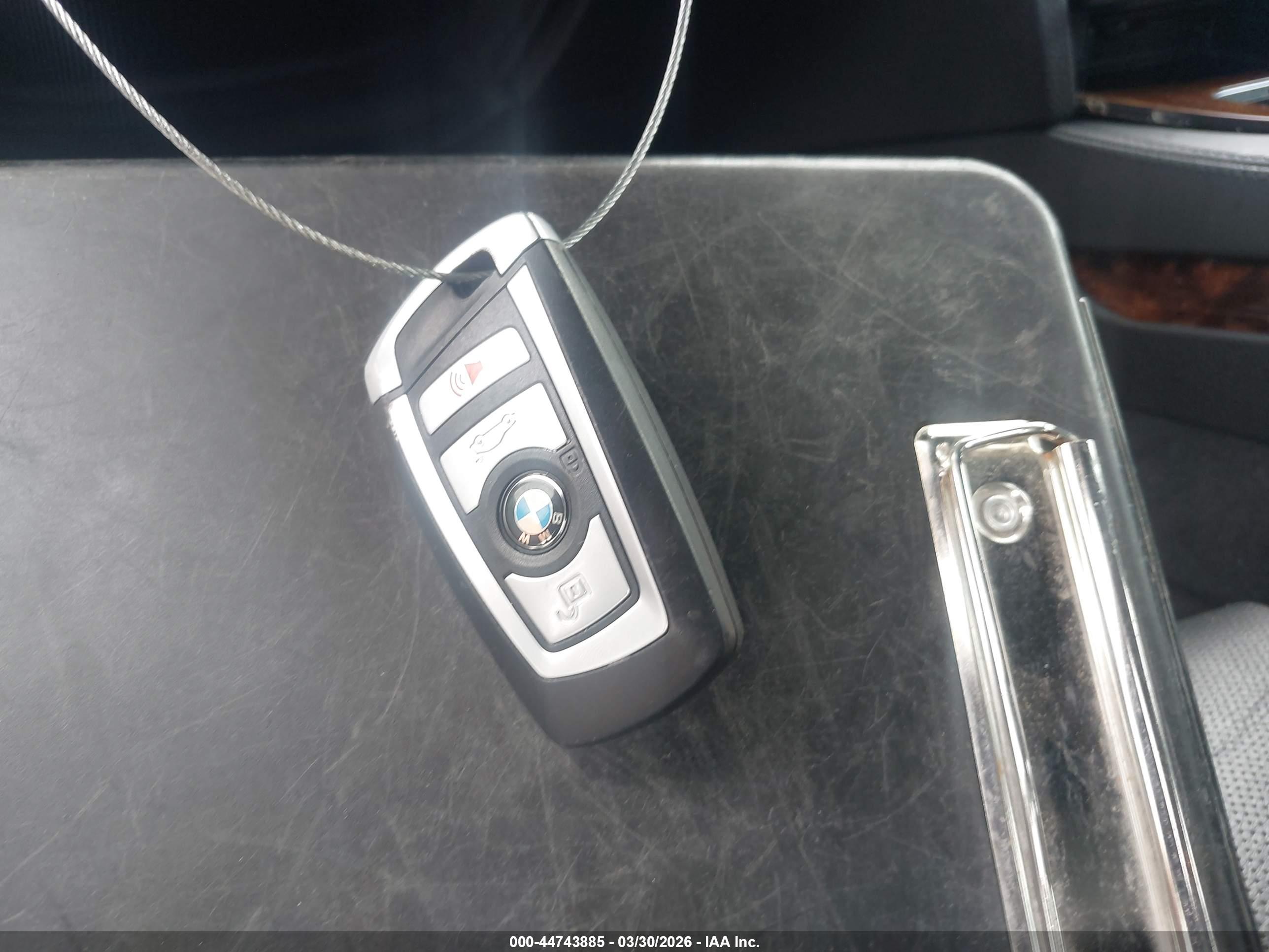 BMW 750 image 11