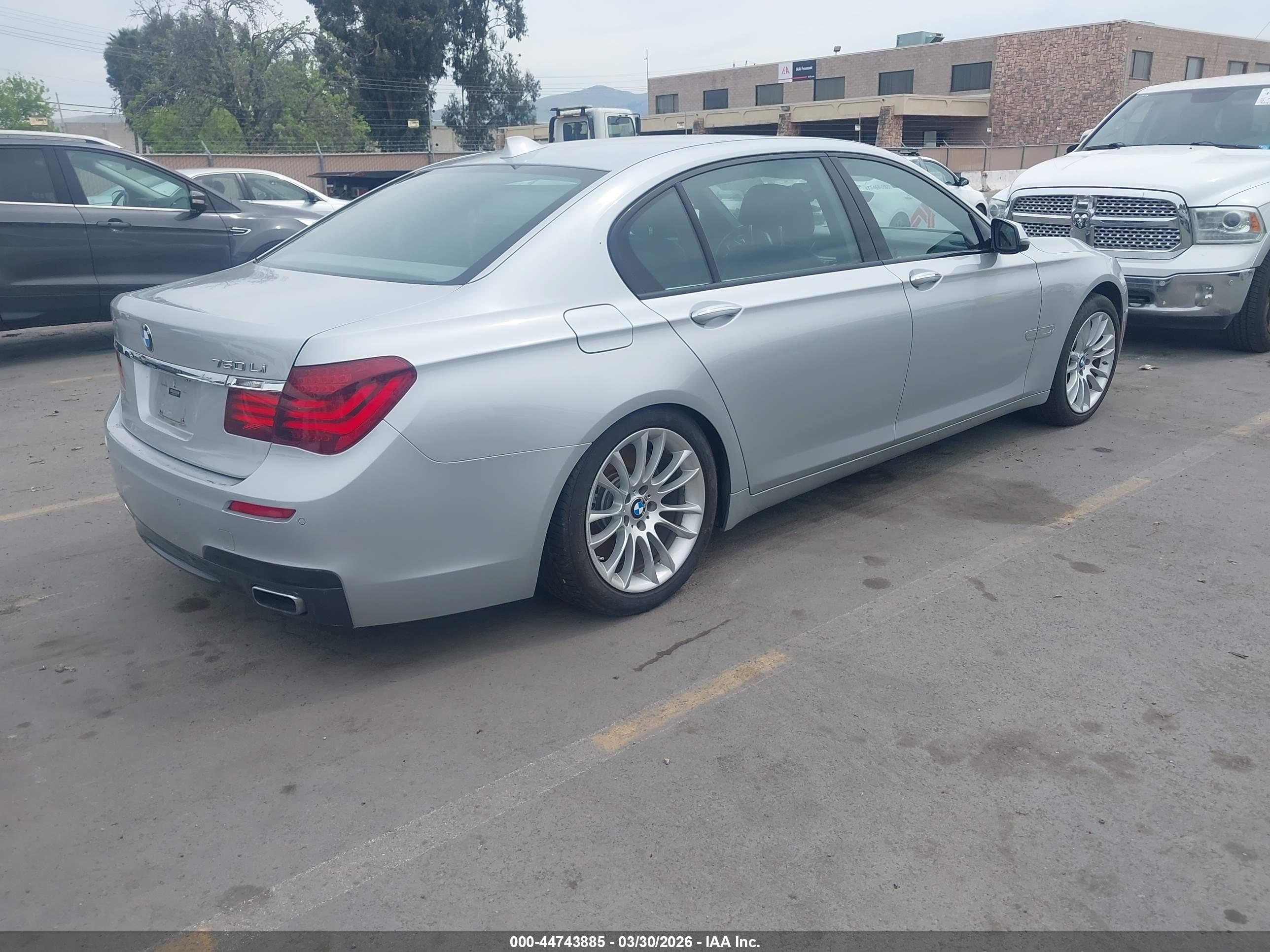 BMW 750 image 4