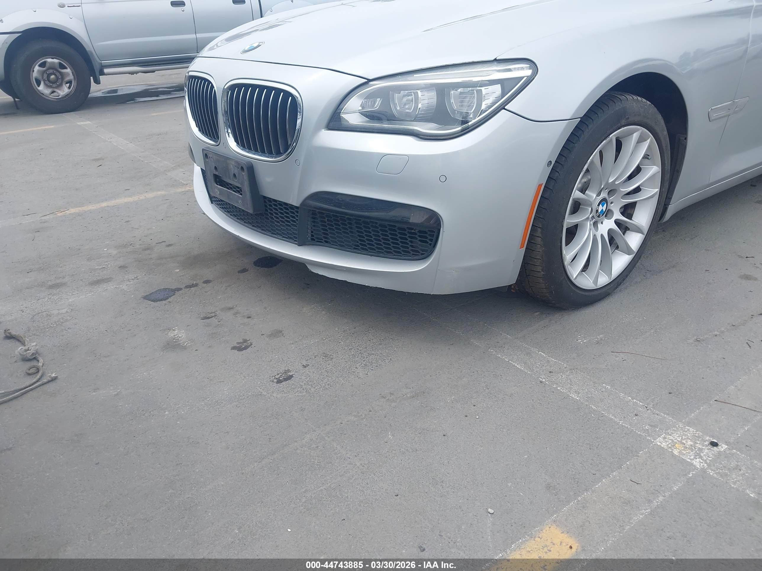 BMW 750 image 6