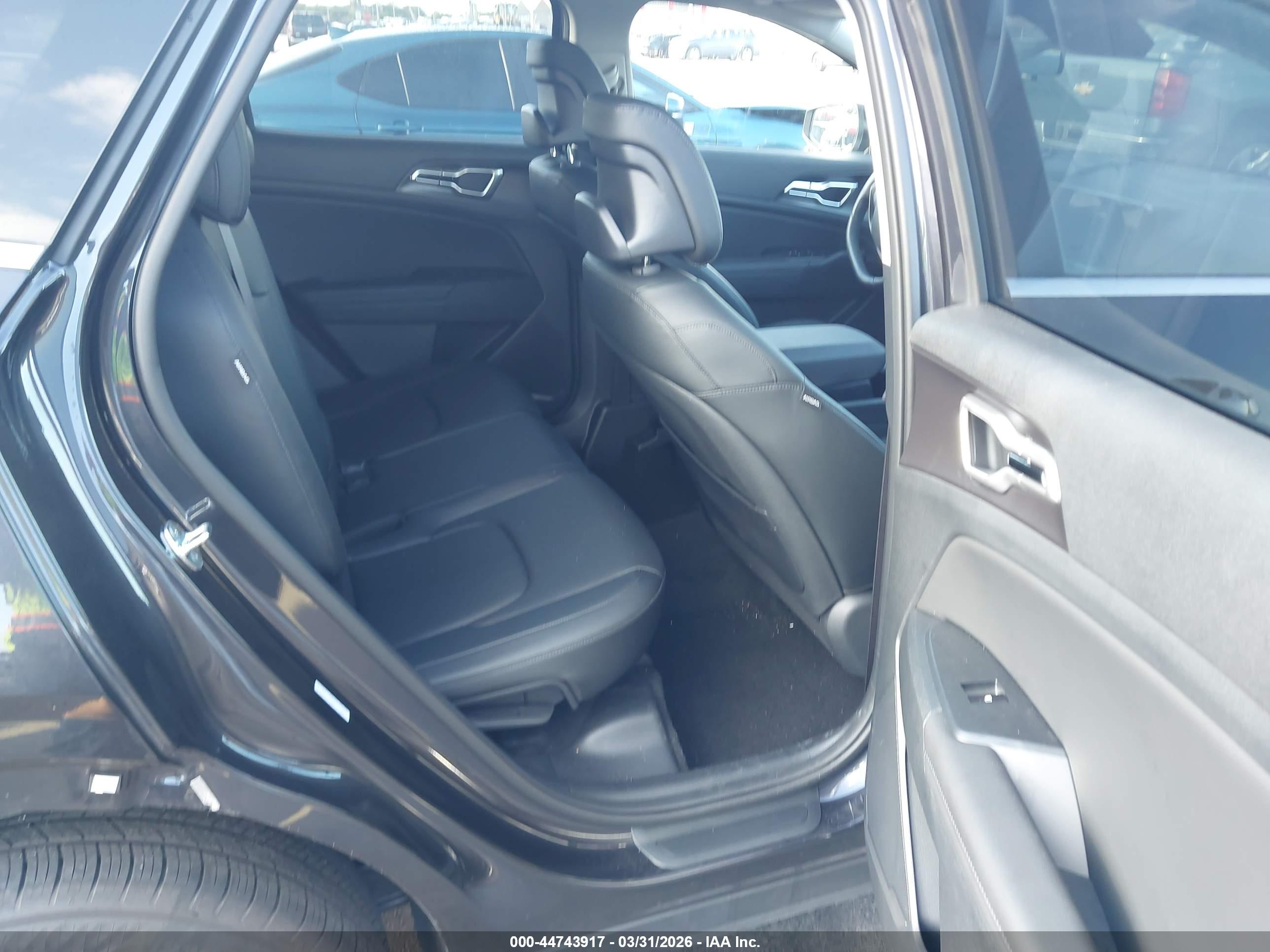 KIA SPORTAGE image 8