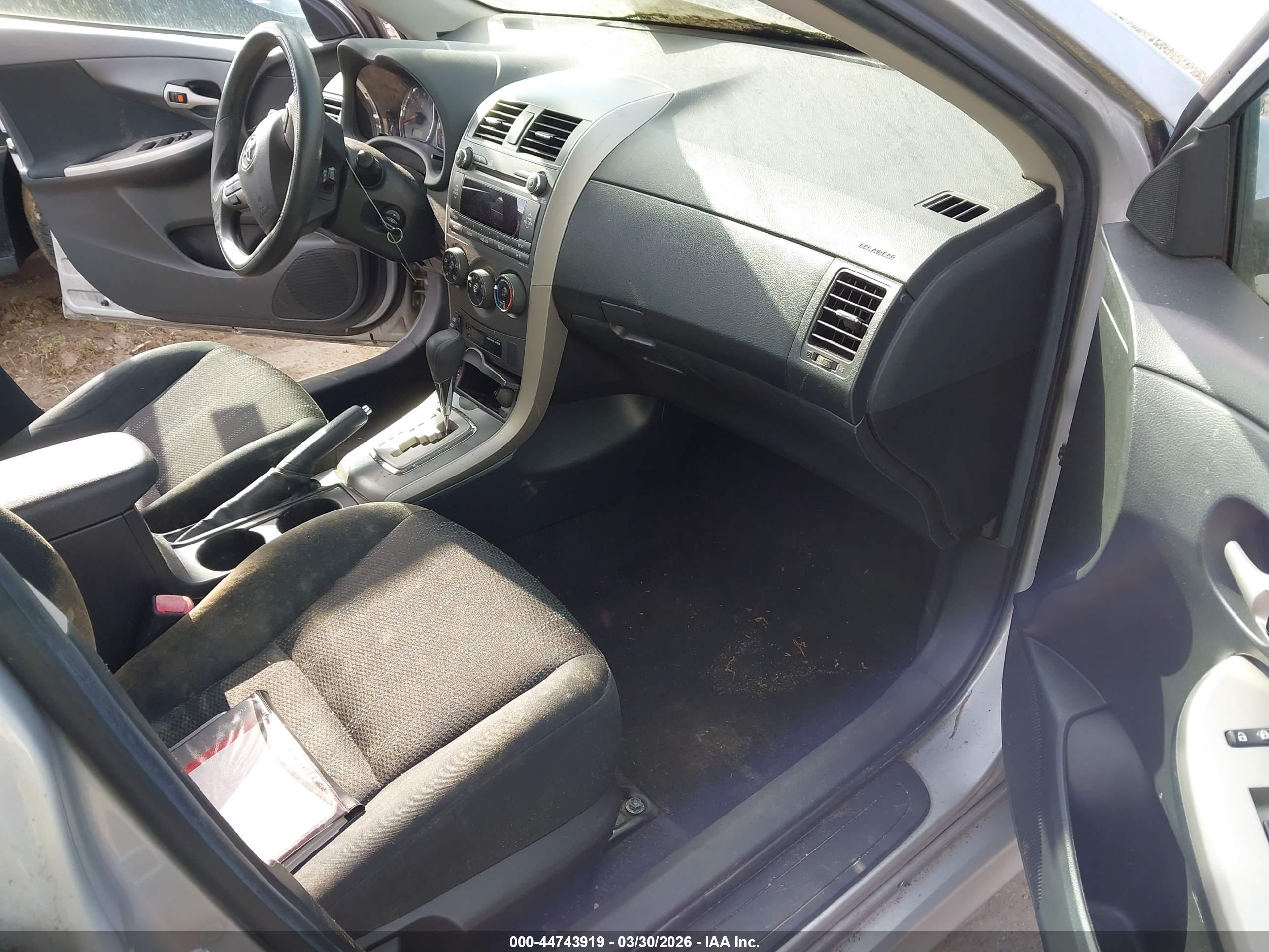 TOYOTA COROLLA image 5
