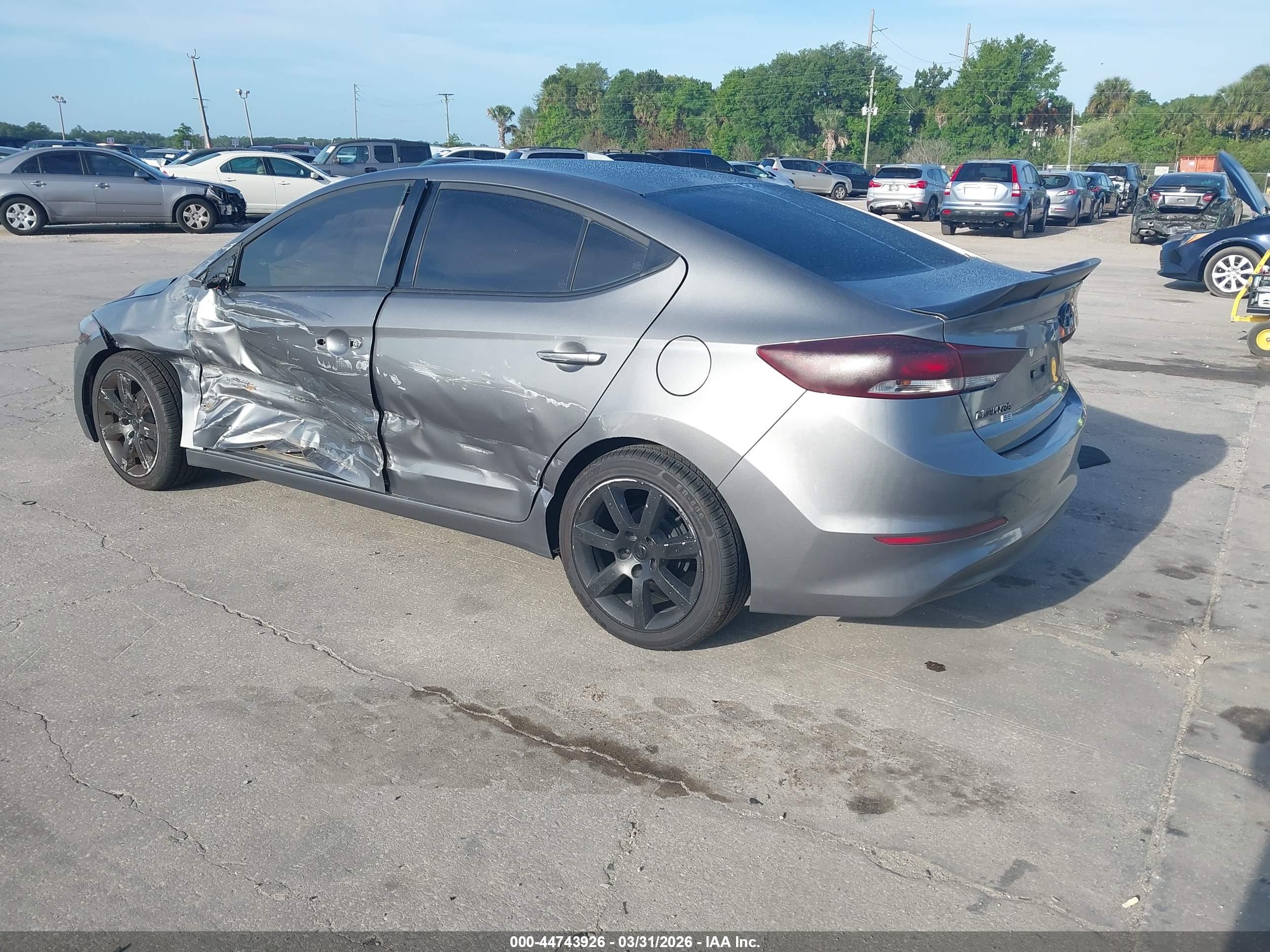 HYUNDAI ELANTRA image 3