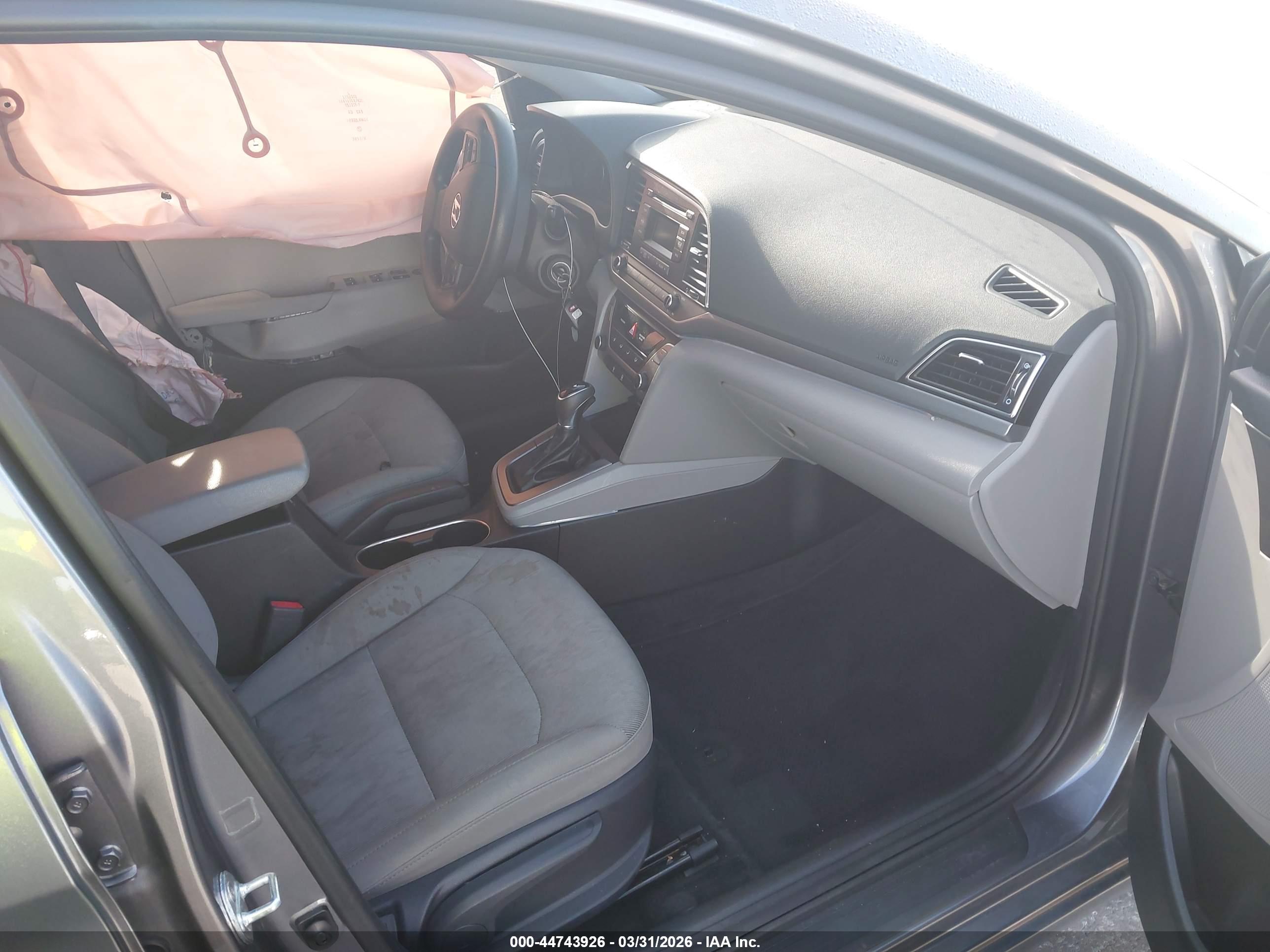 HYUNDAI ELANTRA image 5