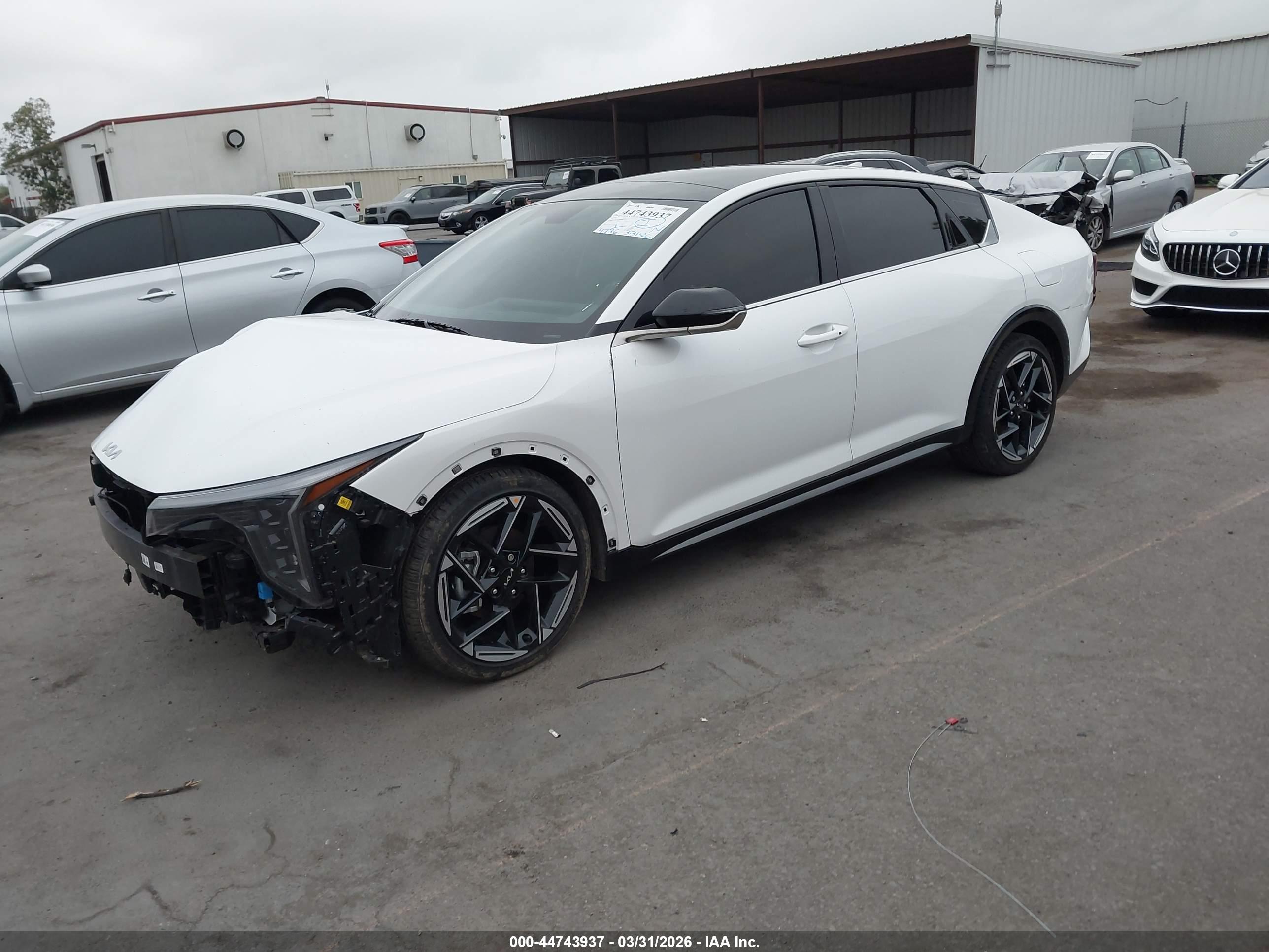 KIA K4 image 2