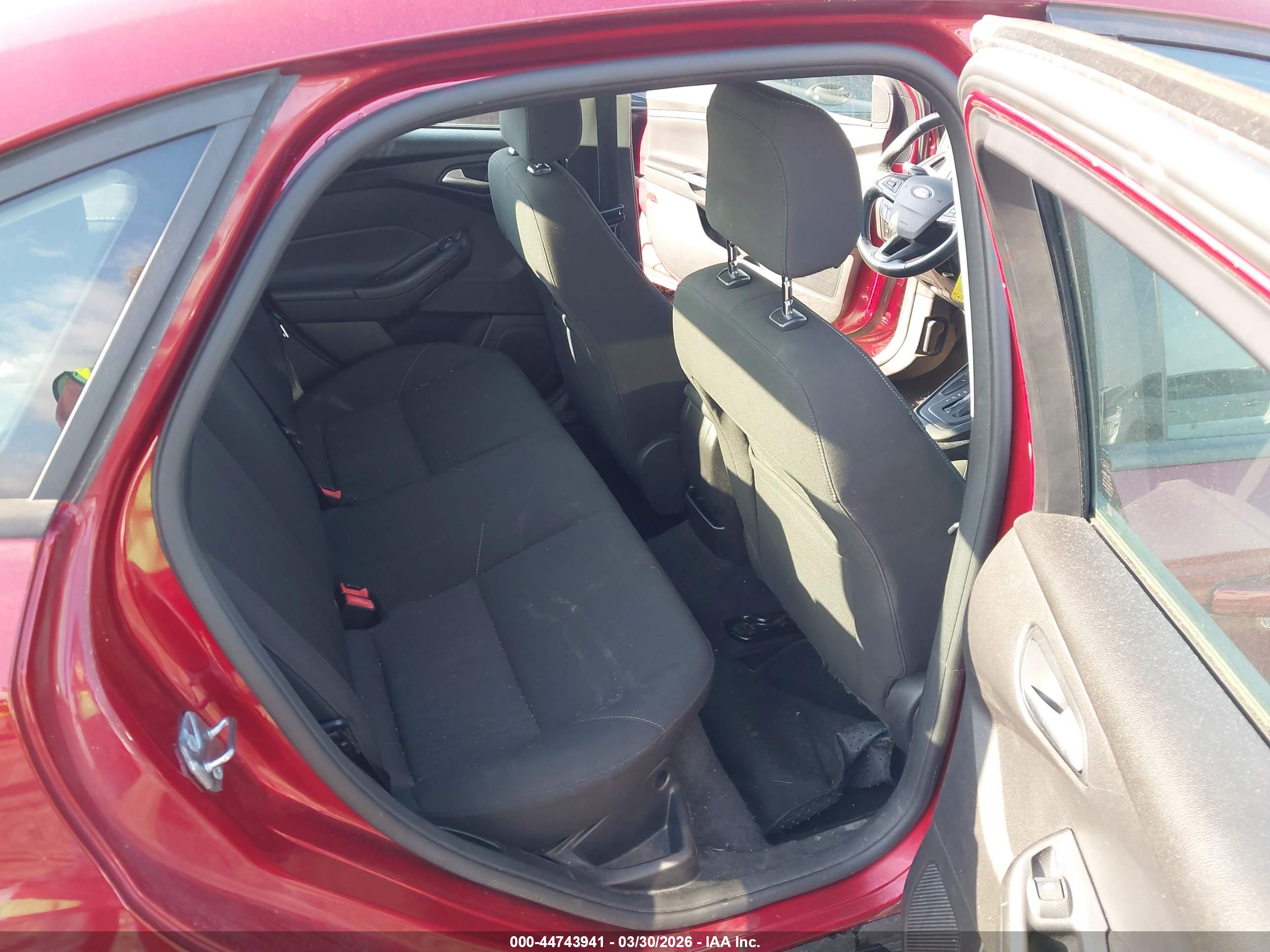 FORD FOCUS image 8