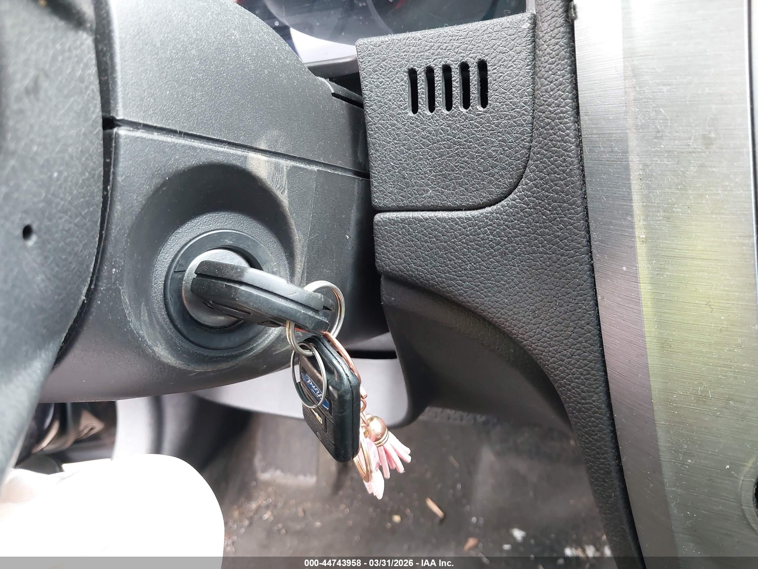FORD FUSION image 11
