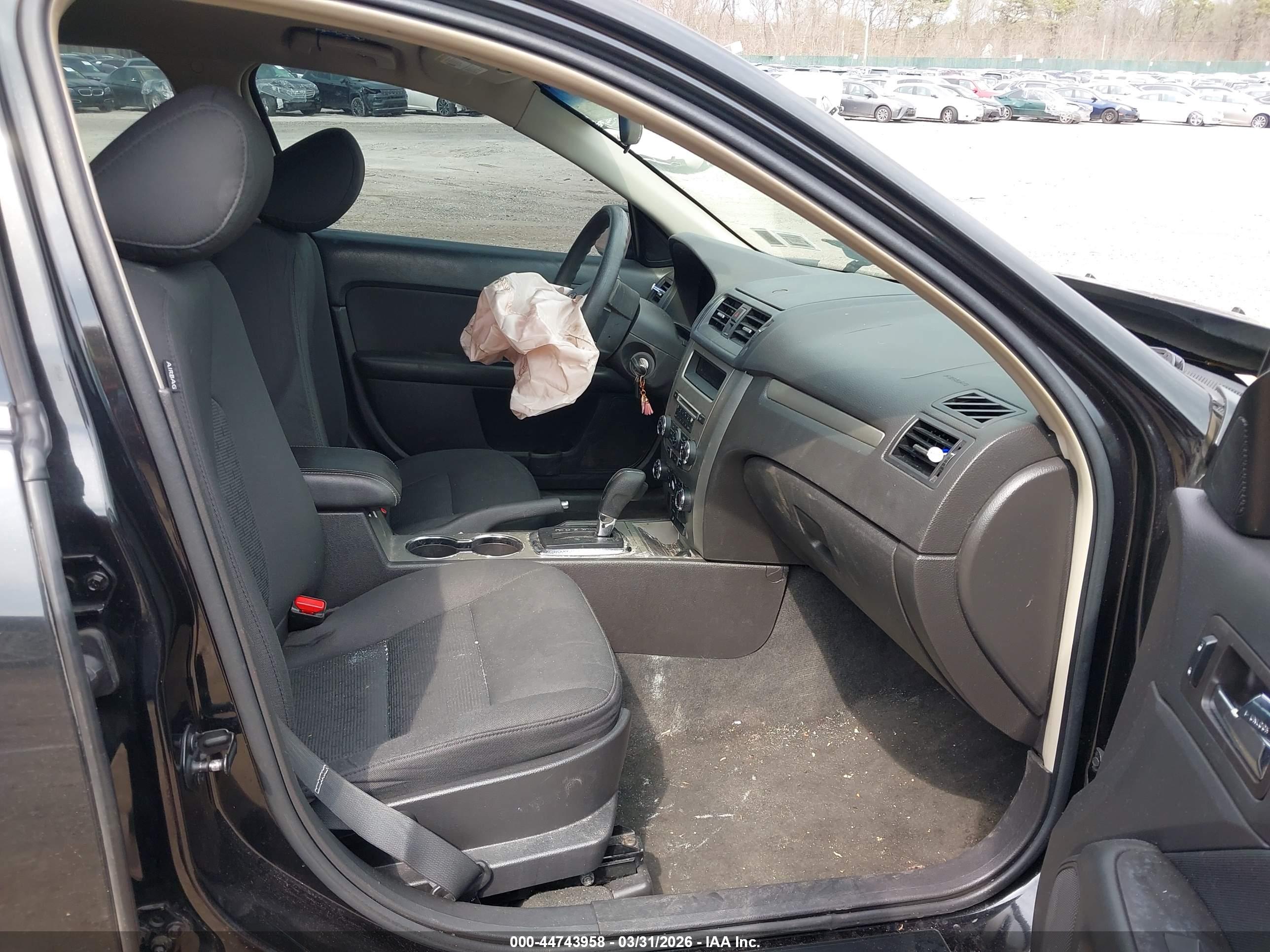 FORD FUSION image 5