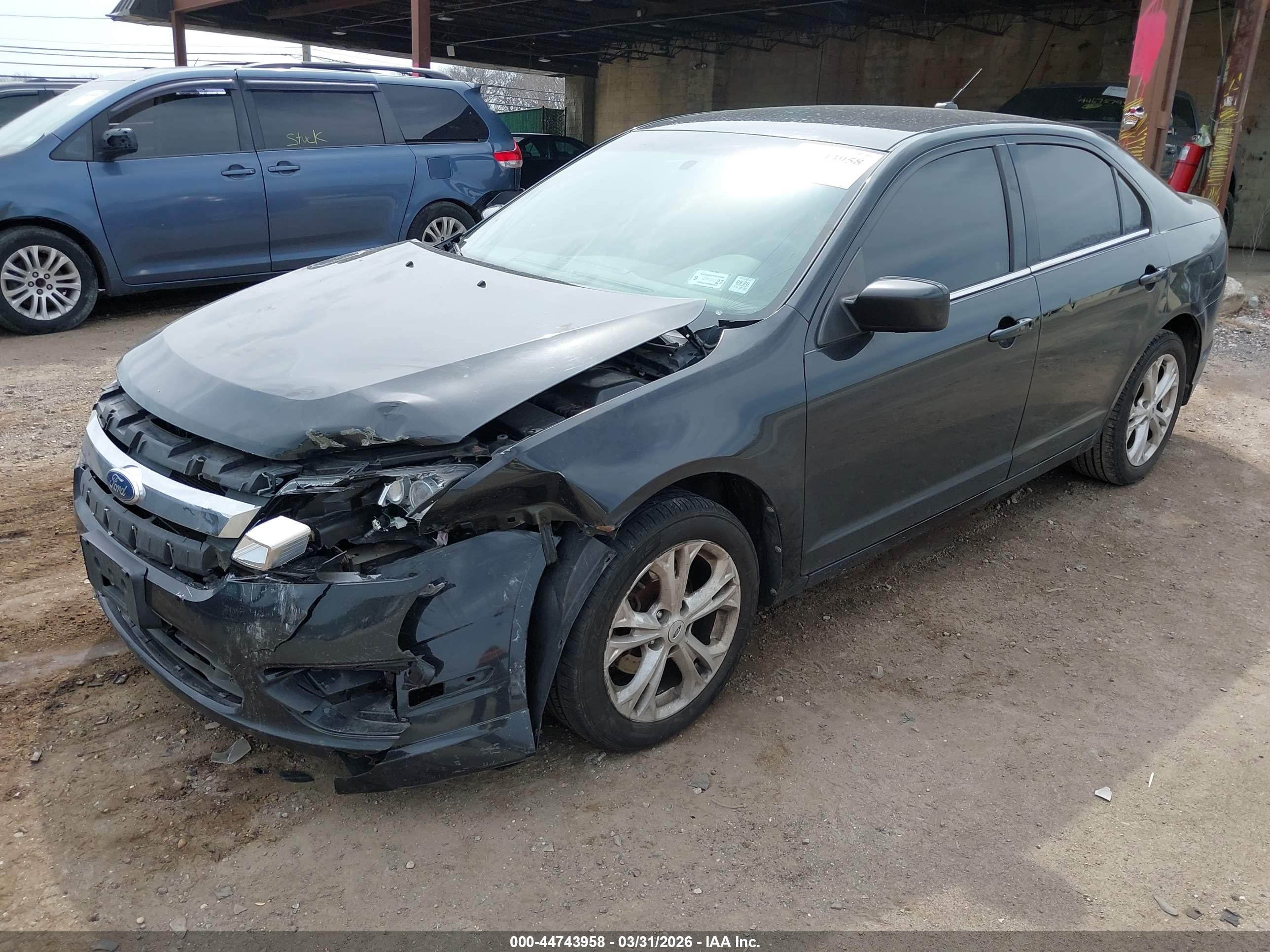 FORD FUSION image 6