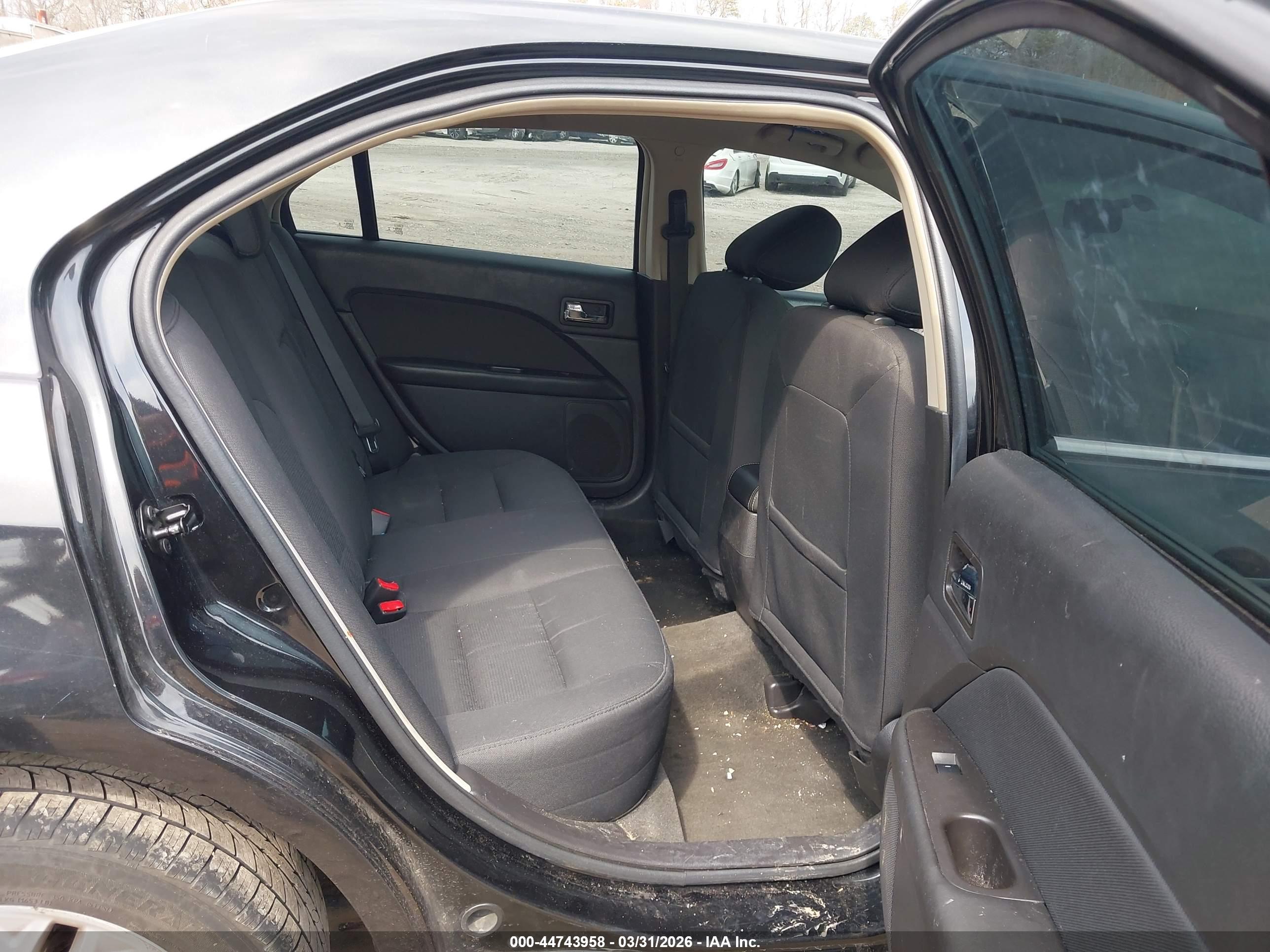 FORD FUSION image 8