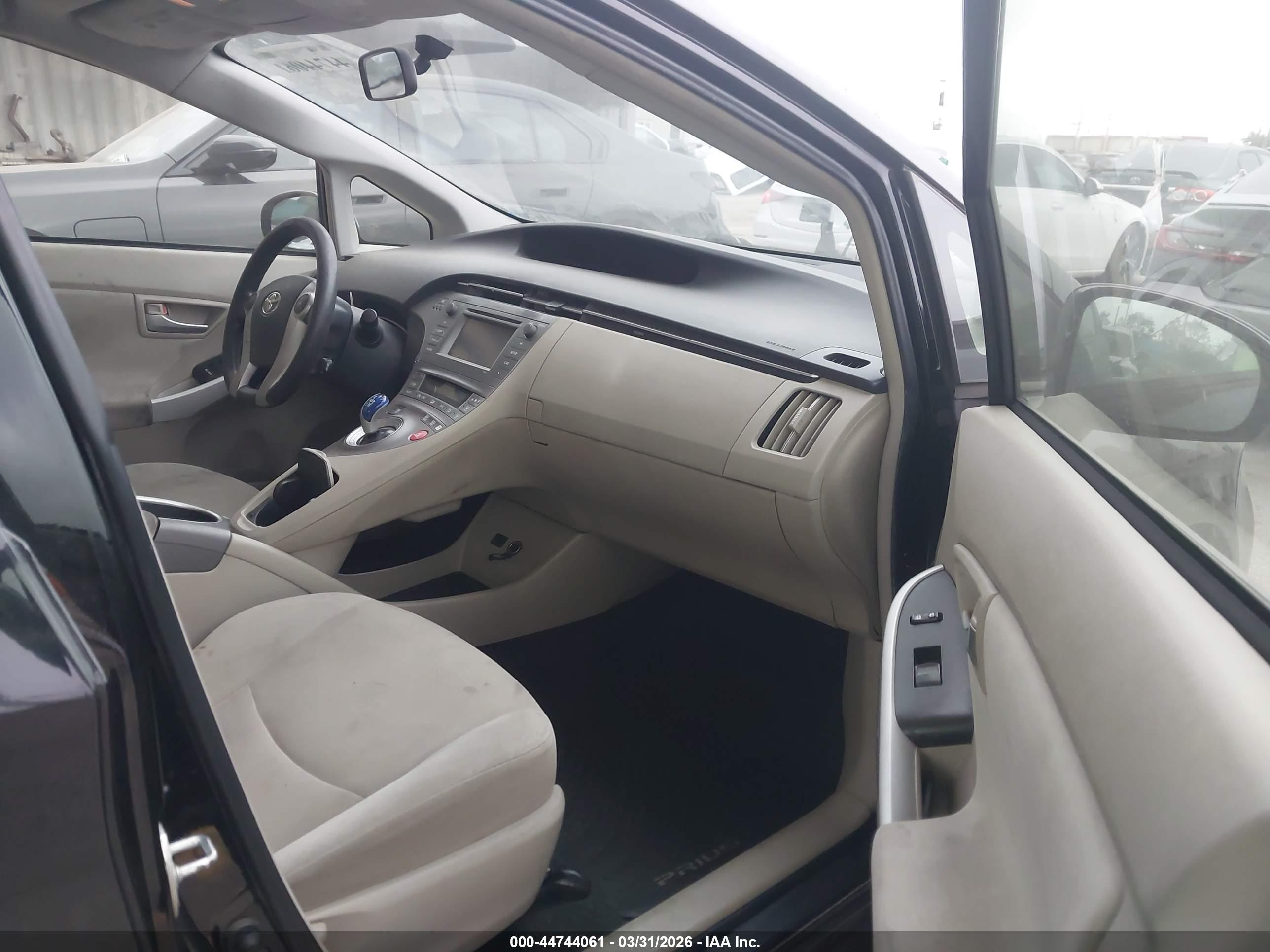 TOYOTA PRIUS image 5