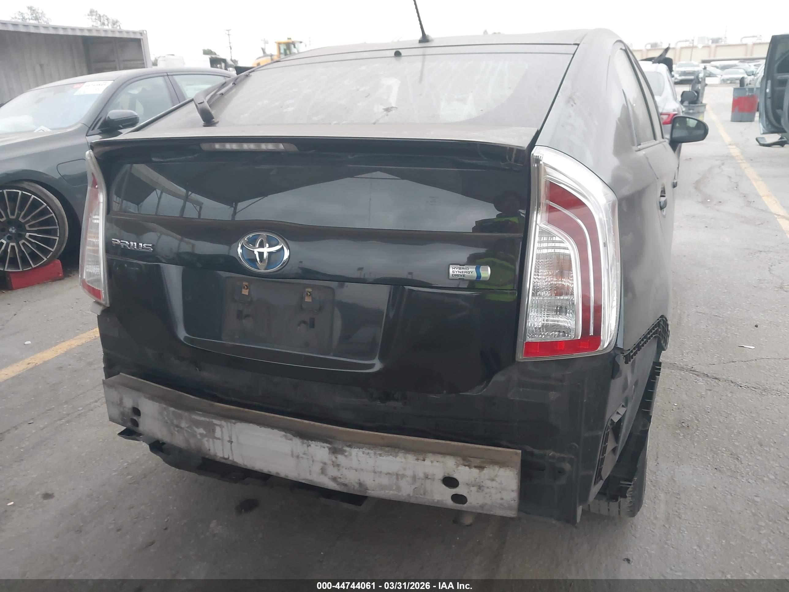 TOYOTA PRIUS image 6