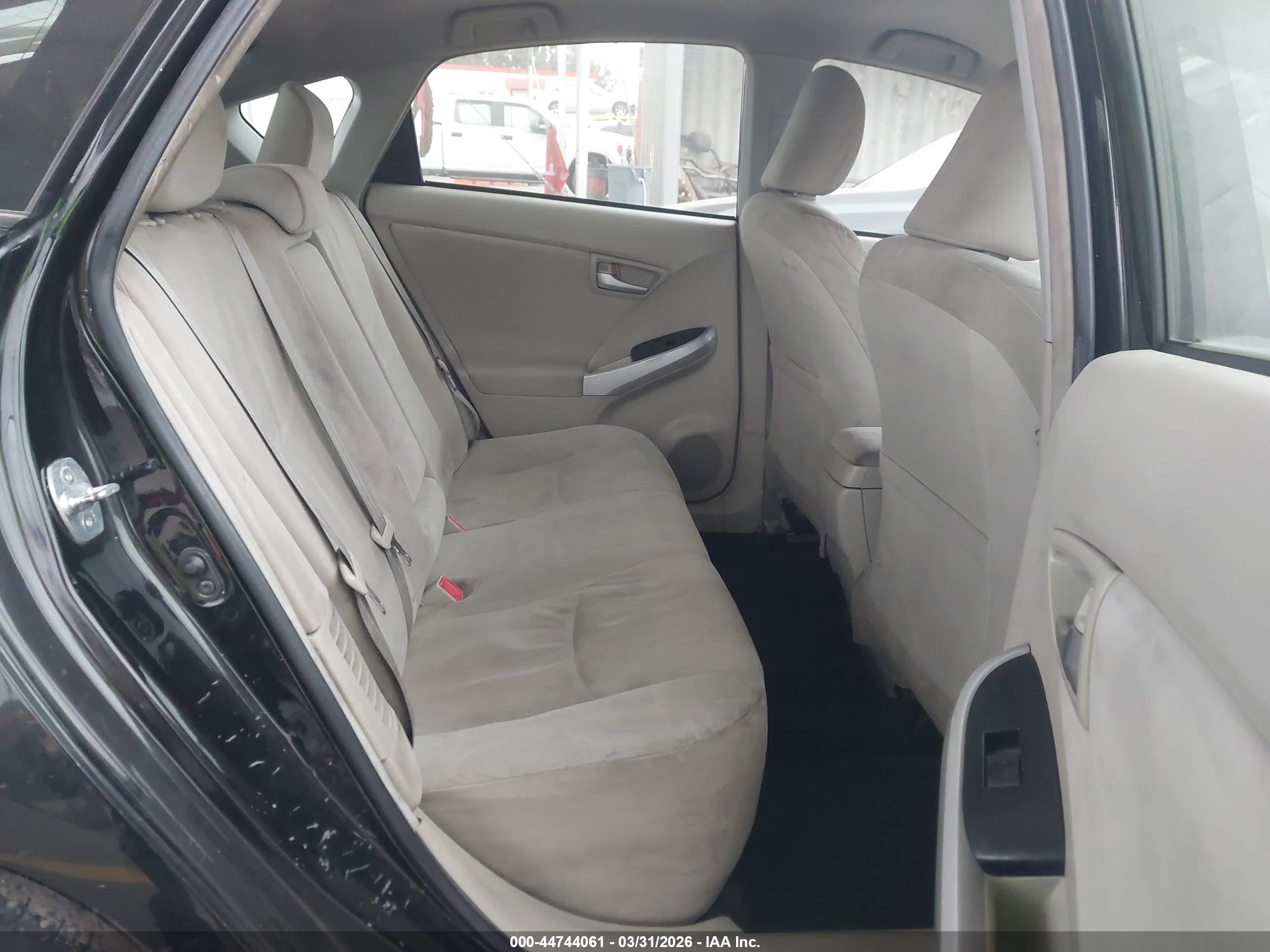 TOYOTA PRIUS image 8