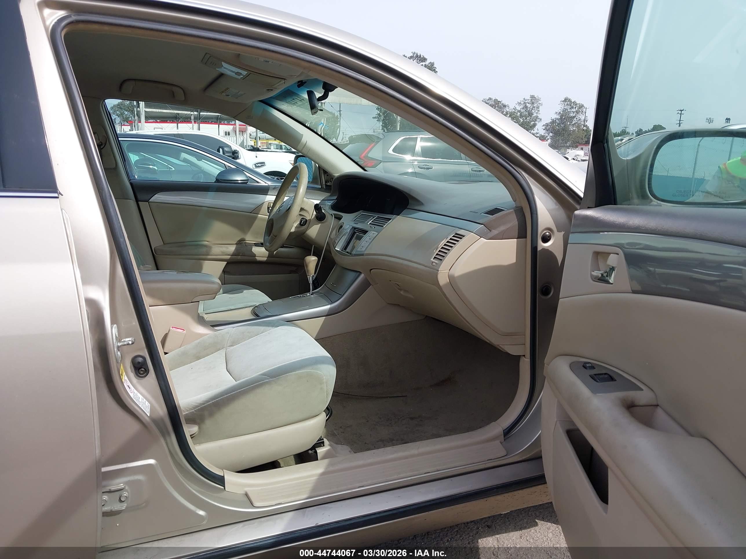 TOYOTA AVALON image 5