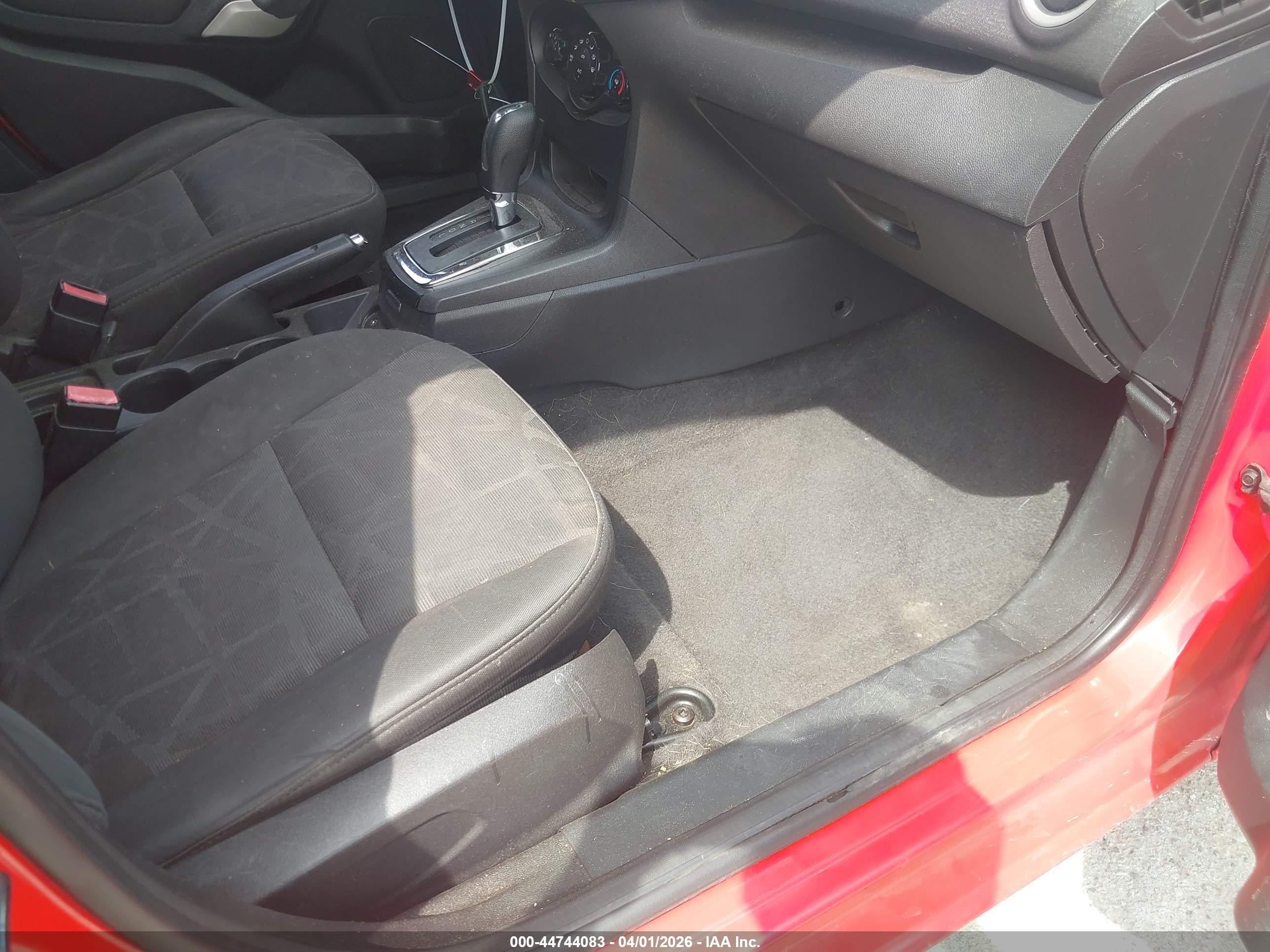 FORD FIESTA image 5