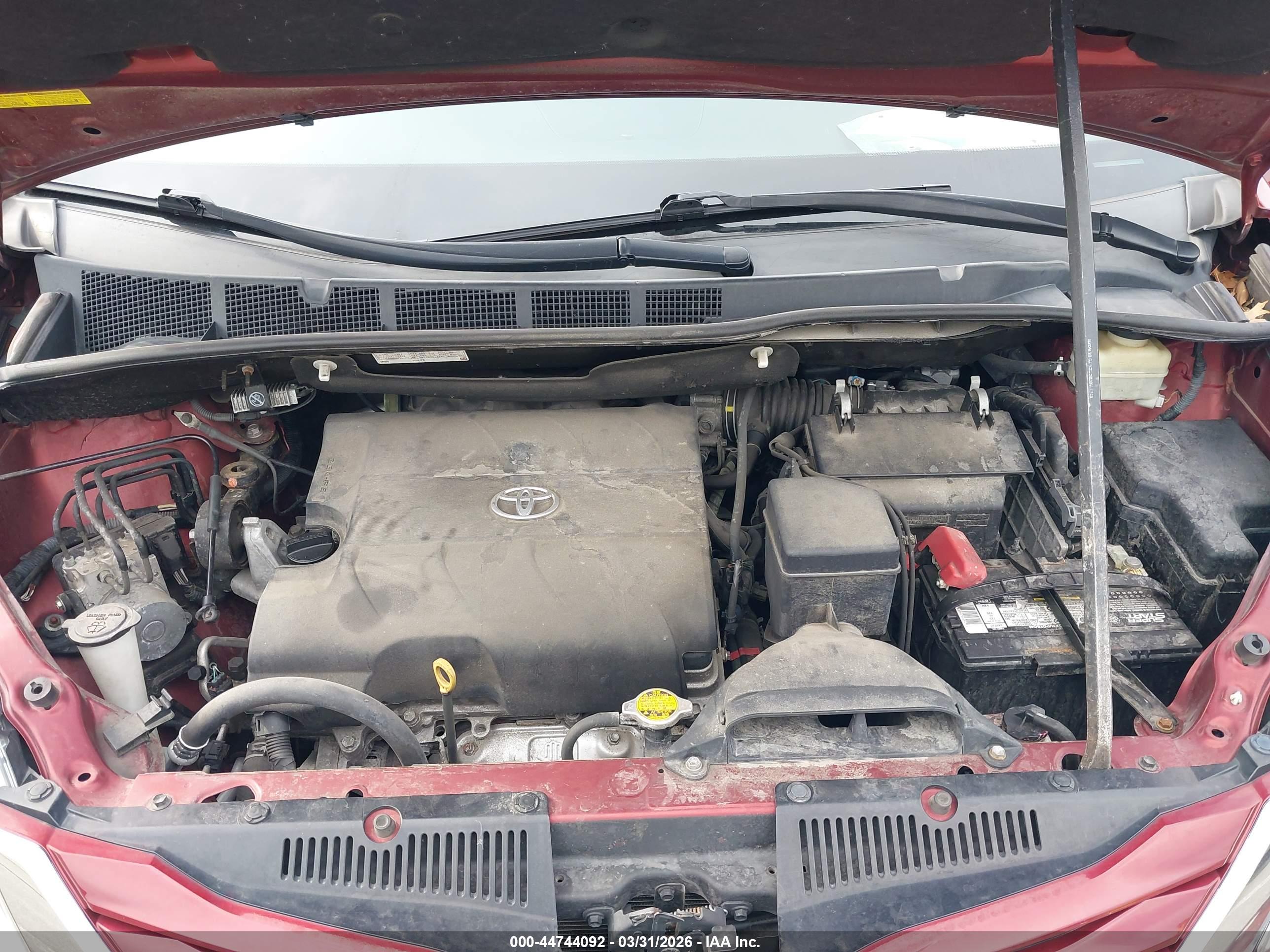 TOYOTA SIENNA image 10