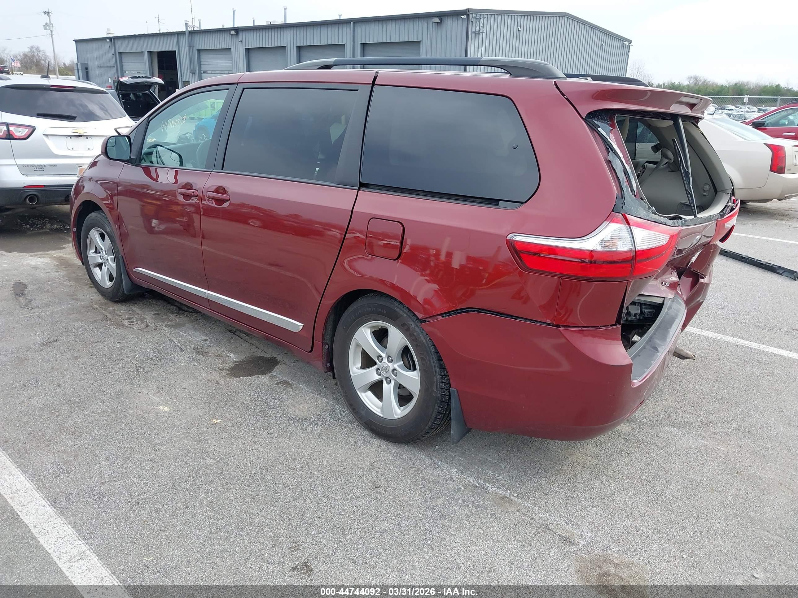 TOYOTA SIENNA image 3