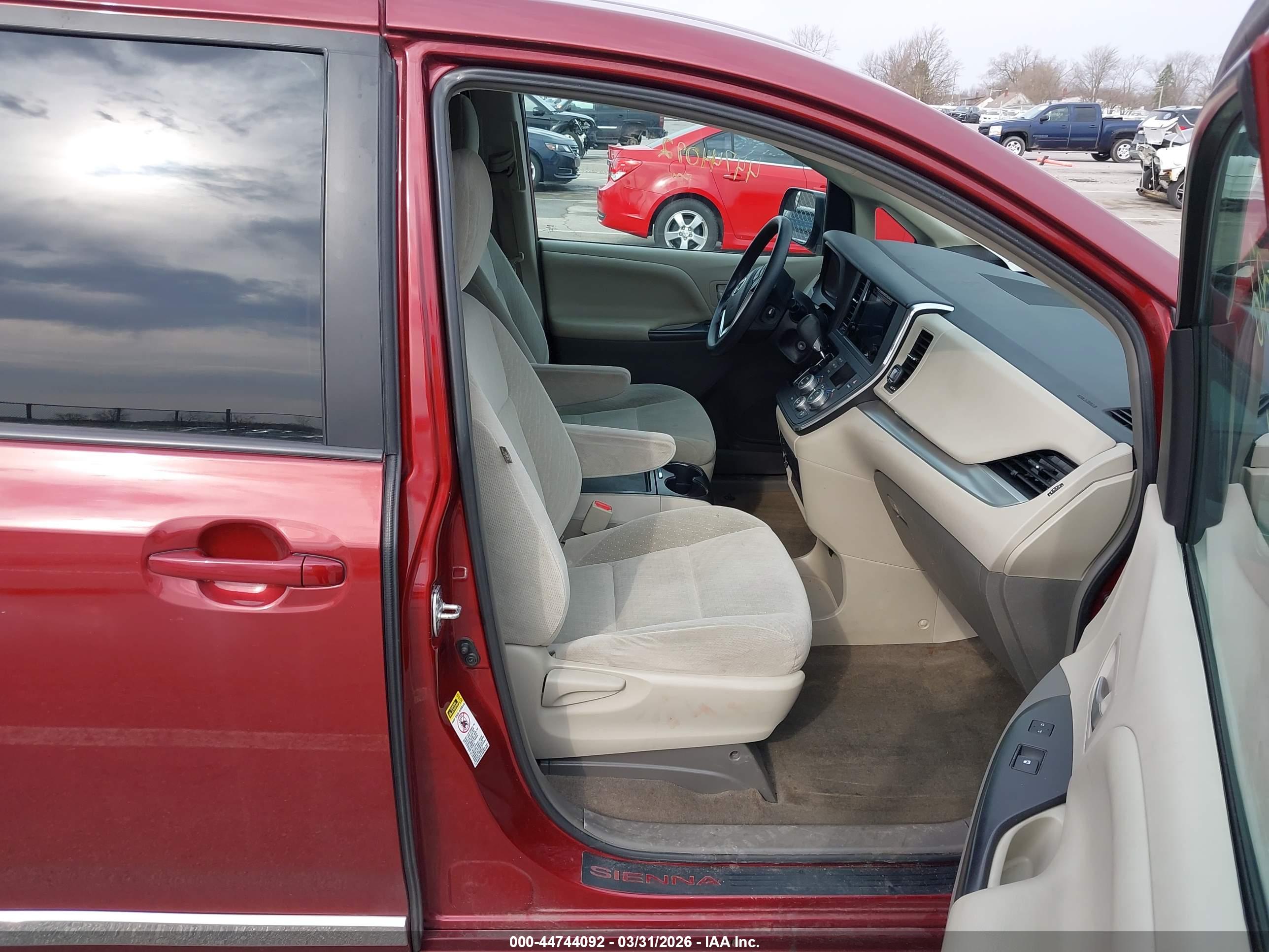 TOYOTA SIENNA image 5