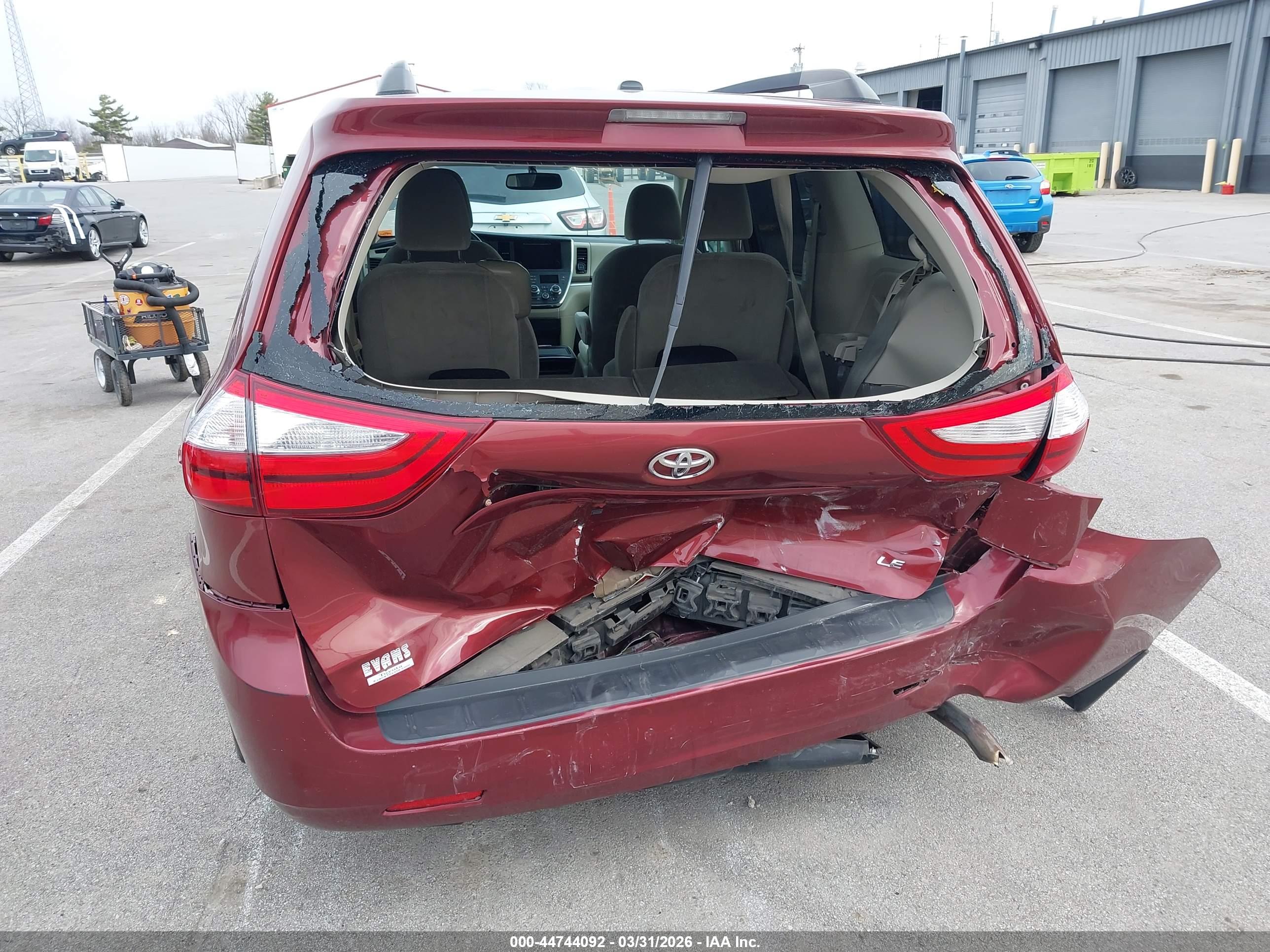 TOYOTA SIENNA image 6