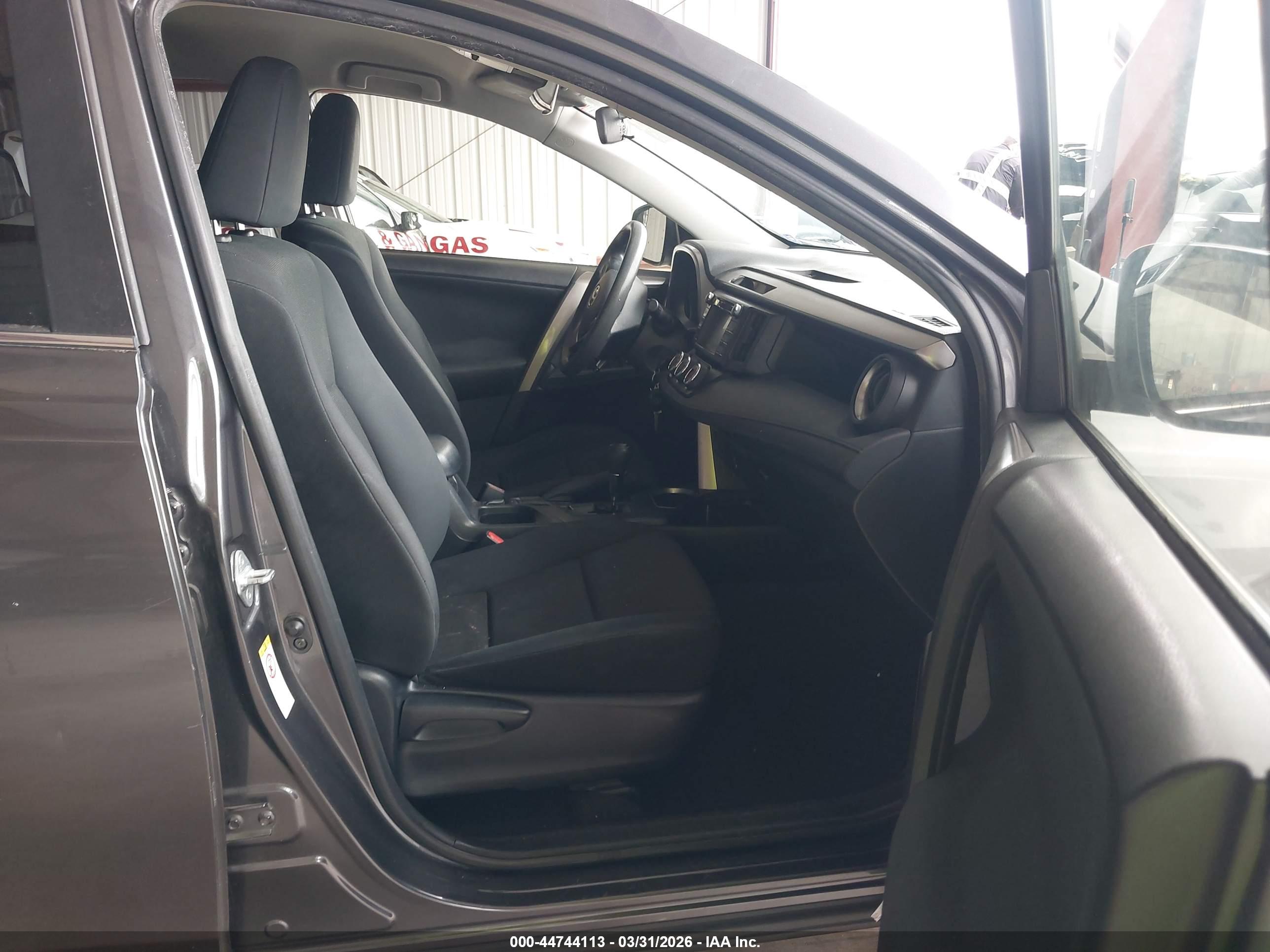 TOYOTA RAV4 image 5
