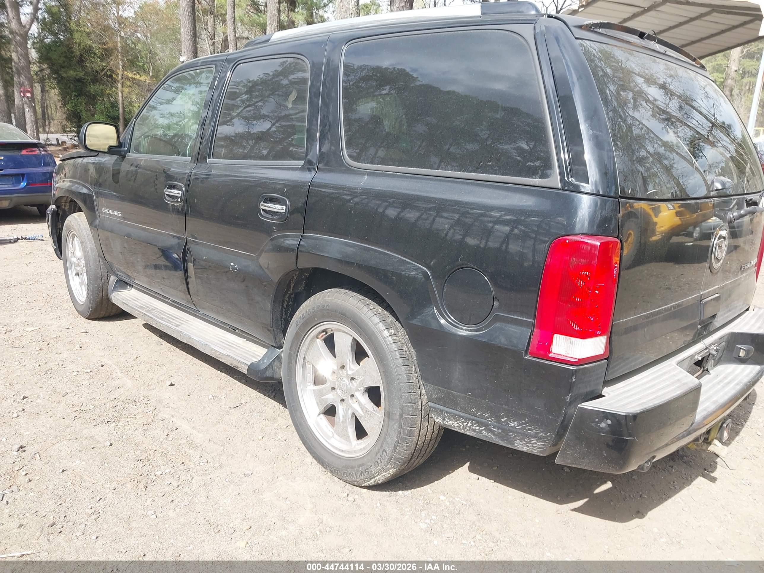 CADILLAC ESCALADE image 3