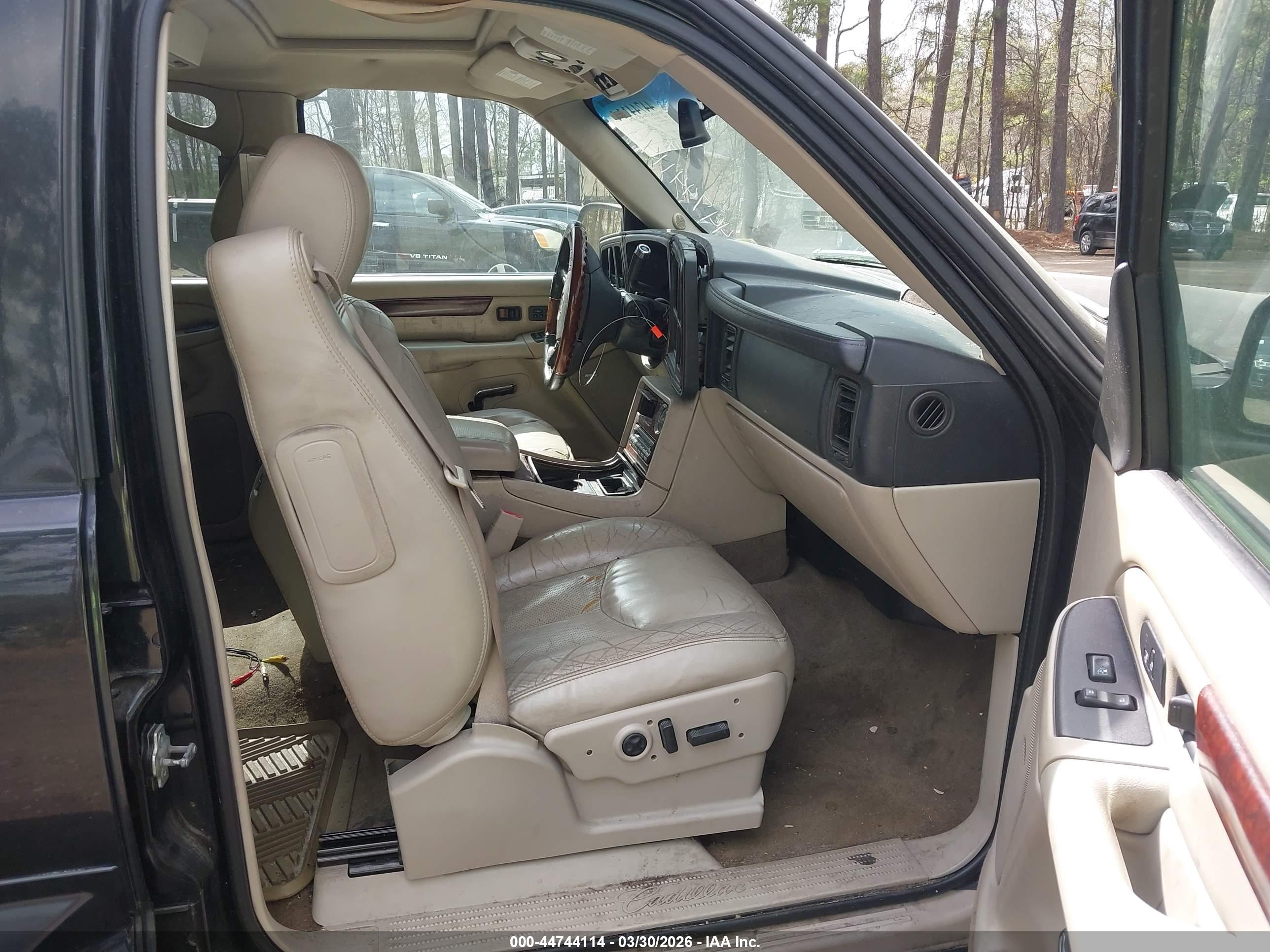 CADILLAC ESCALADE image 5