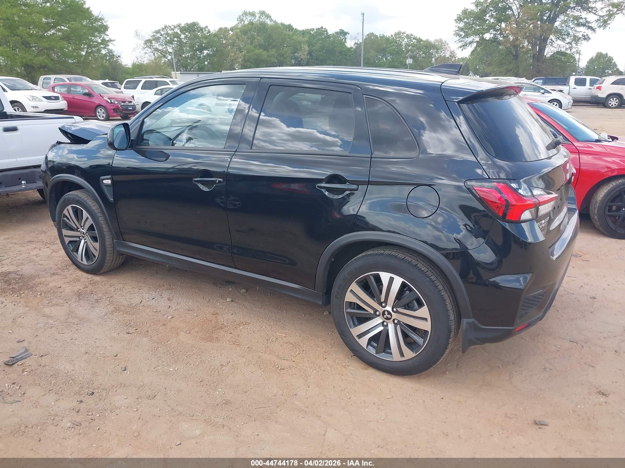 MITSUBISHI OUTLANDER image 3