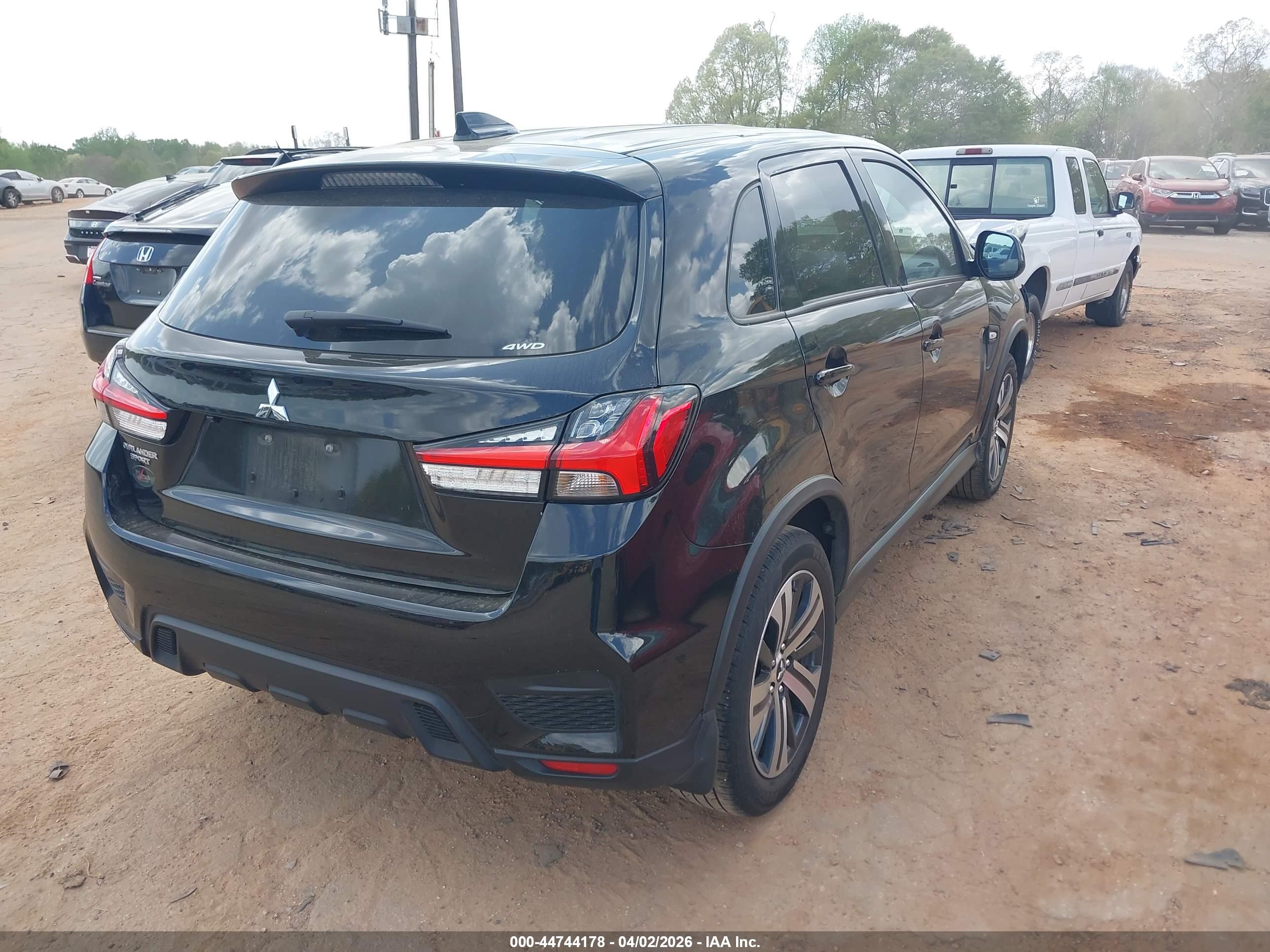 MITSUBISHI OUTLANDER image 4