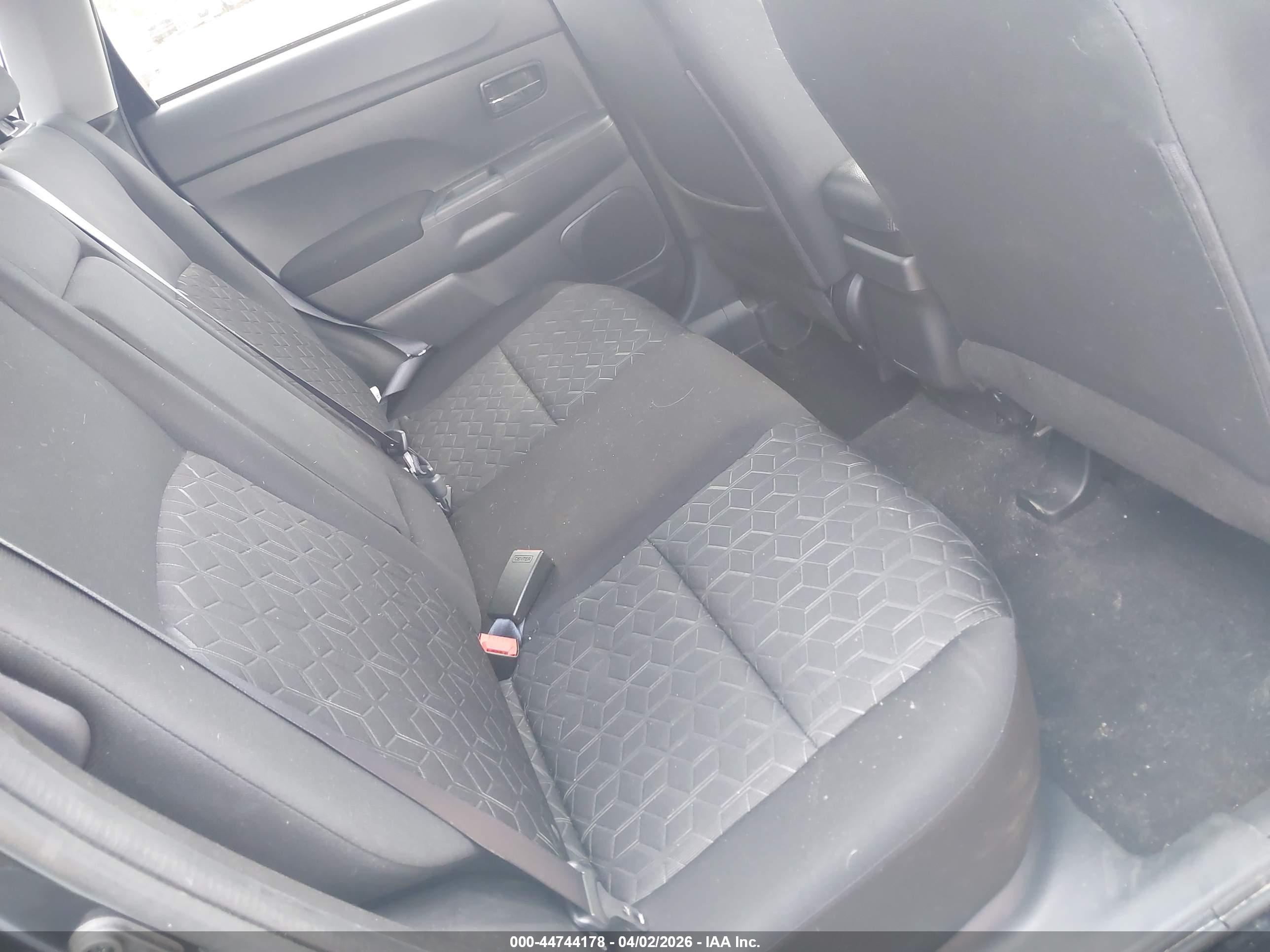 MITSUBISHI OUTLANDER image 8