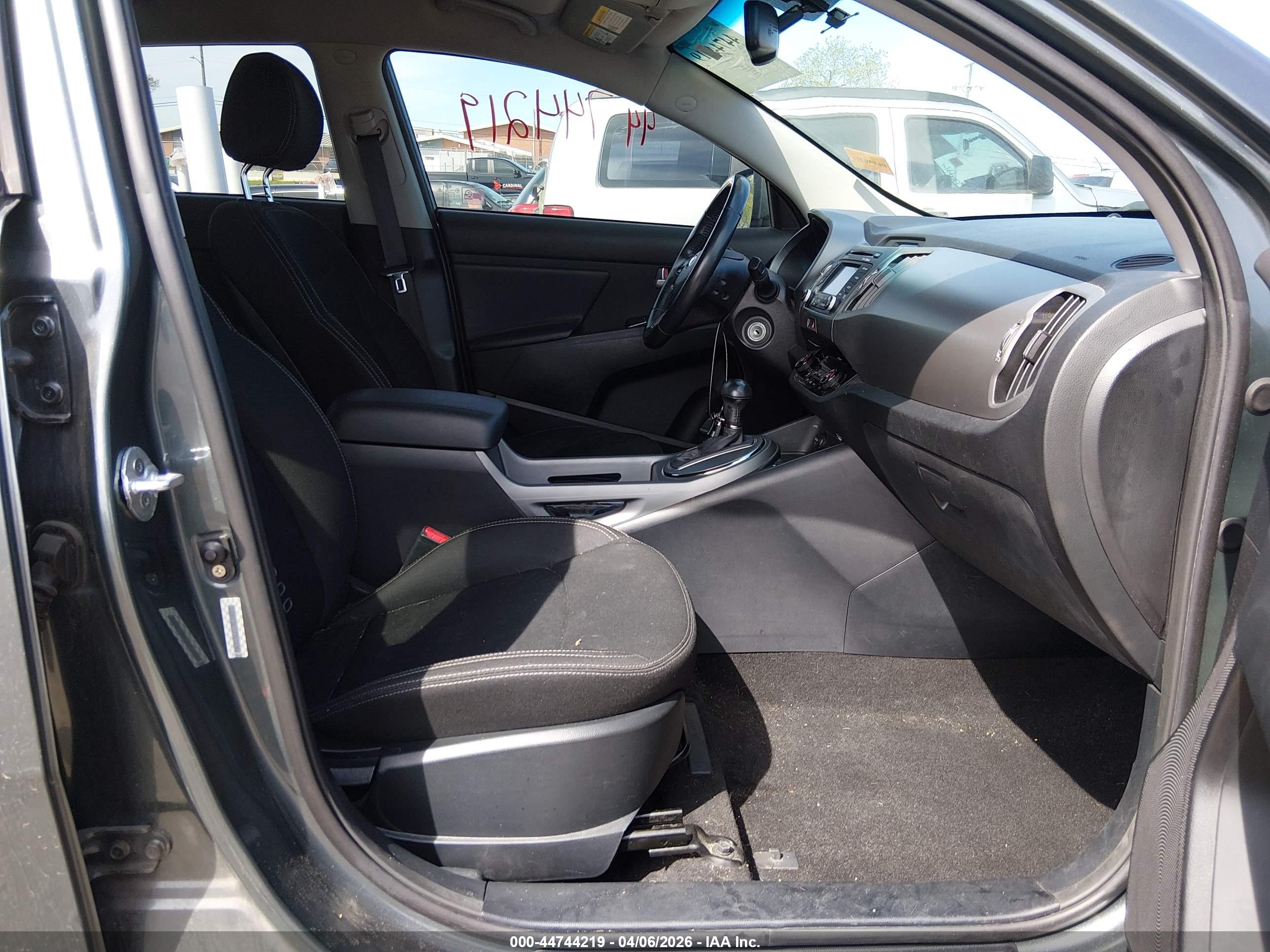 KIA SPORTAGE image 5