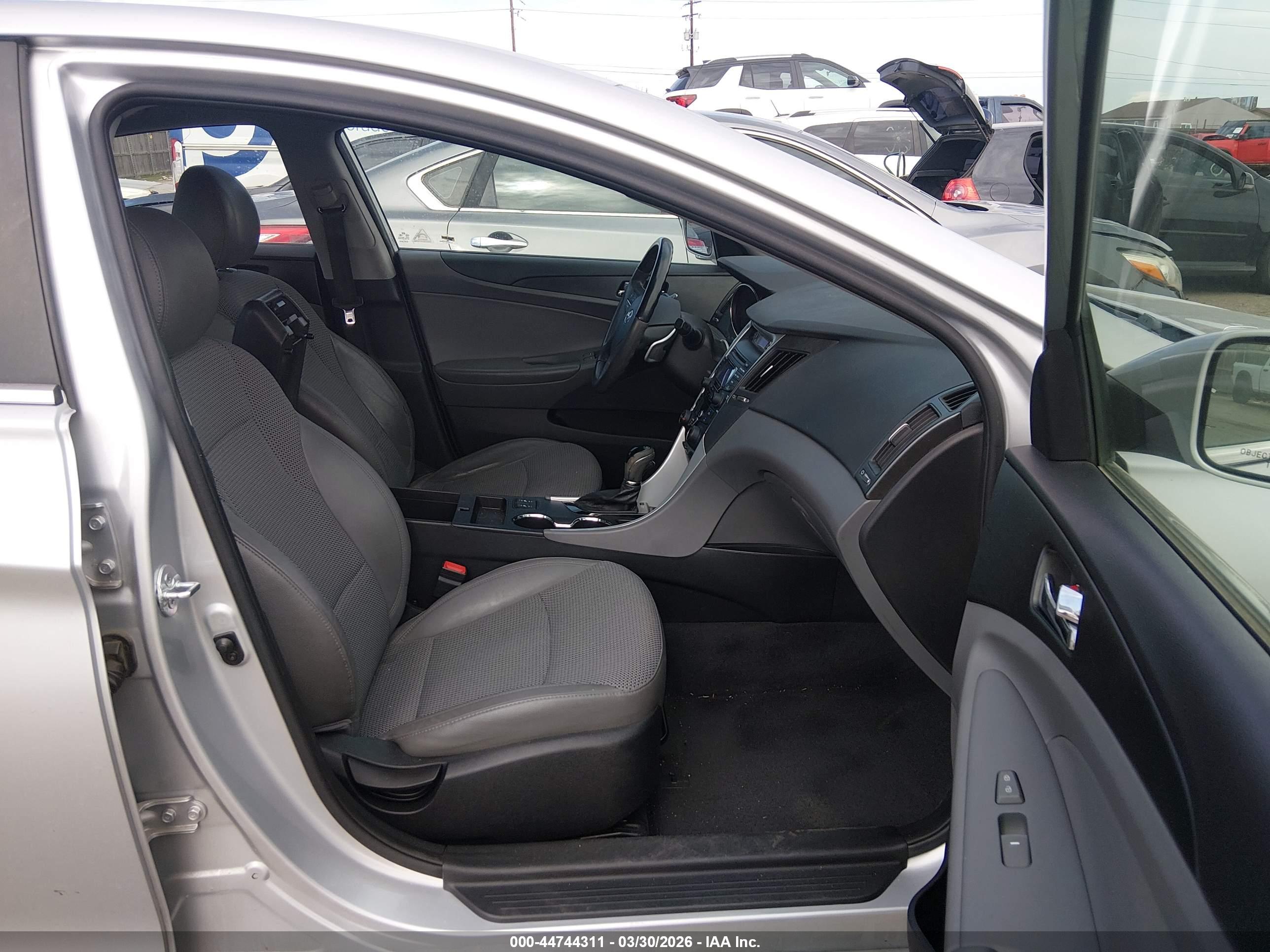 HYUNDAI SONATA image 5