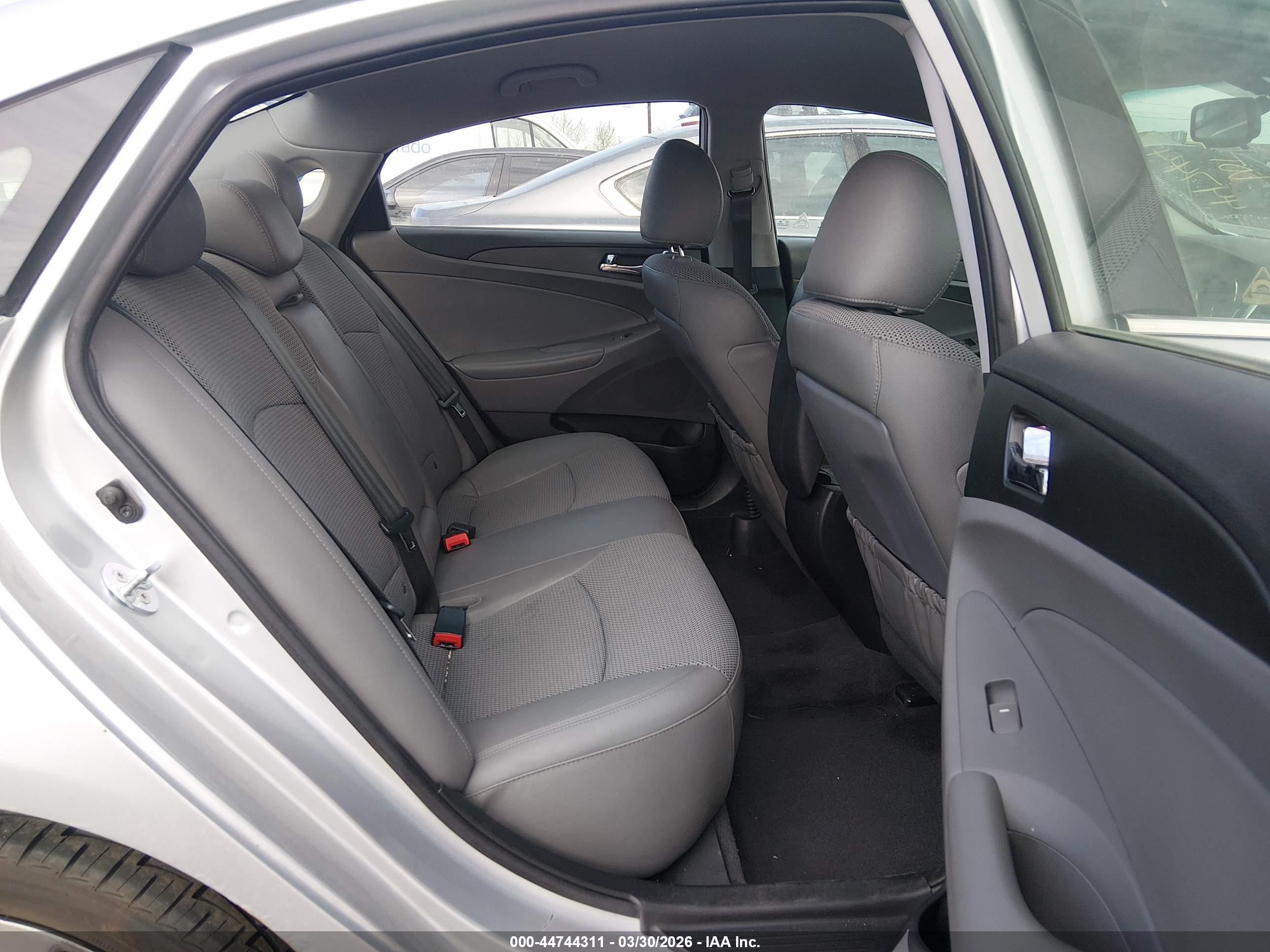 HYUNDAI SONATA image 8