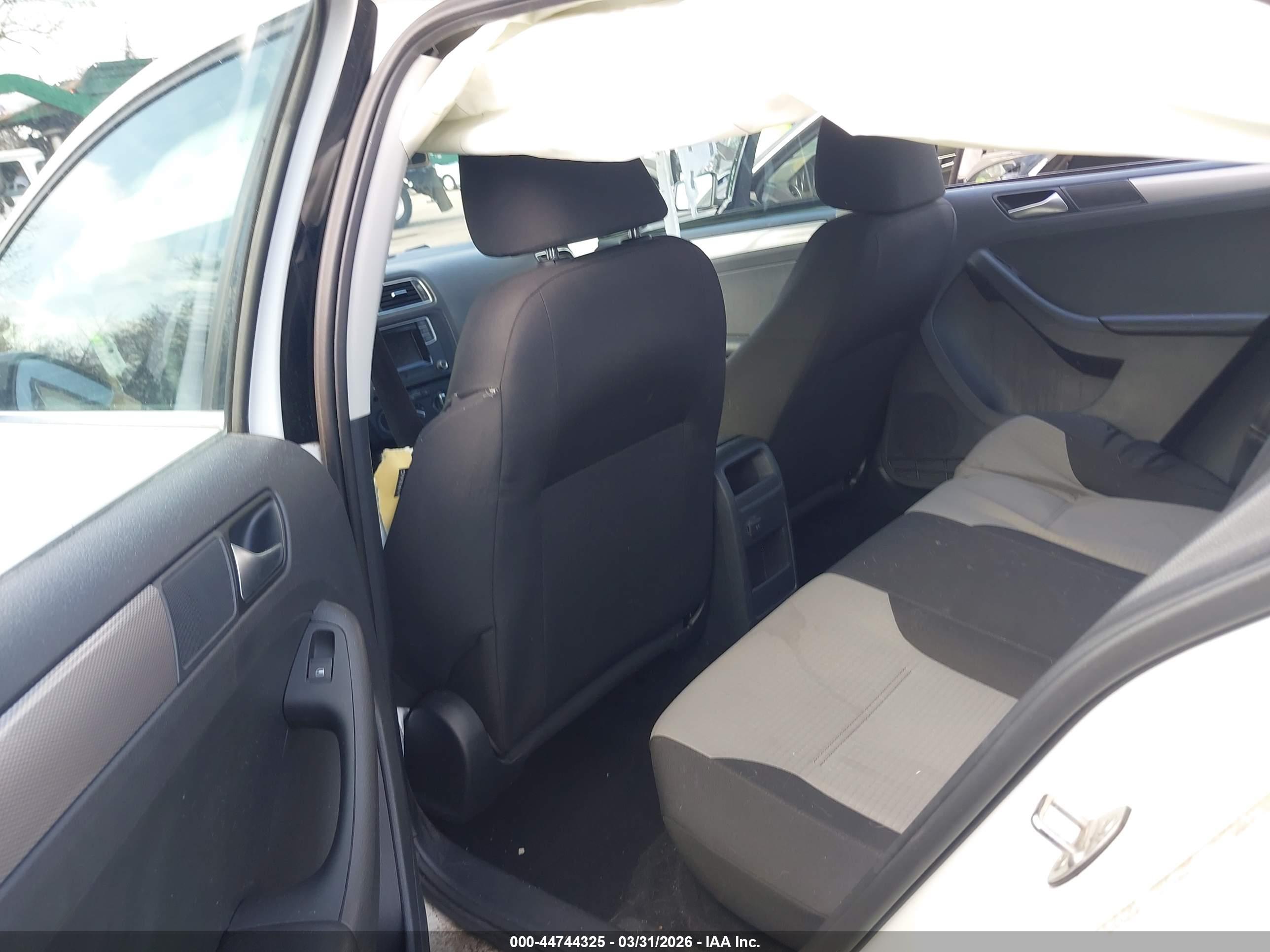 VOLKSWAGEN JETTA image 8