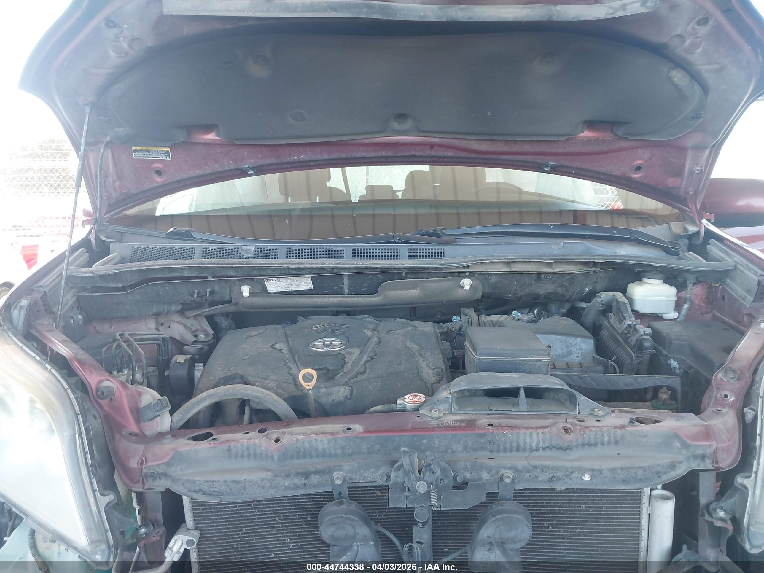 TOYOTA SIENNA image 10