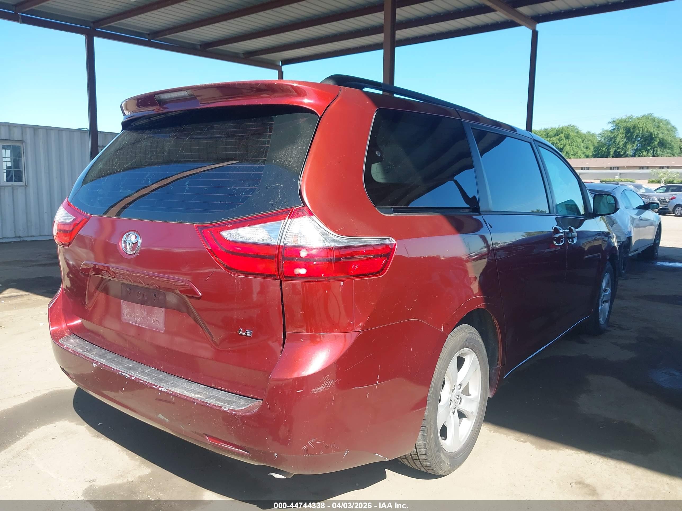 TOYOTA SIENNA image 4