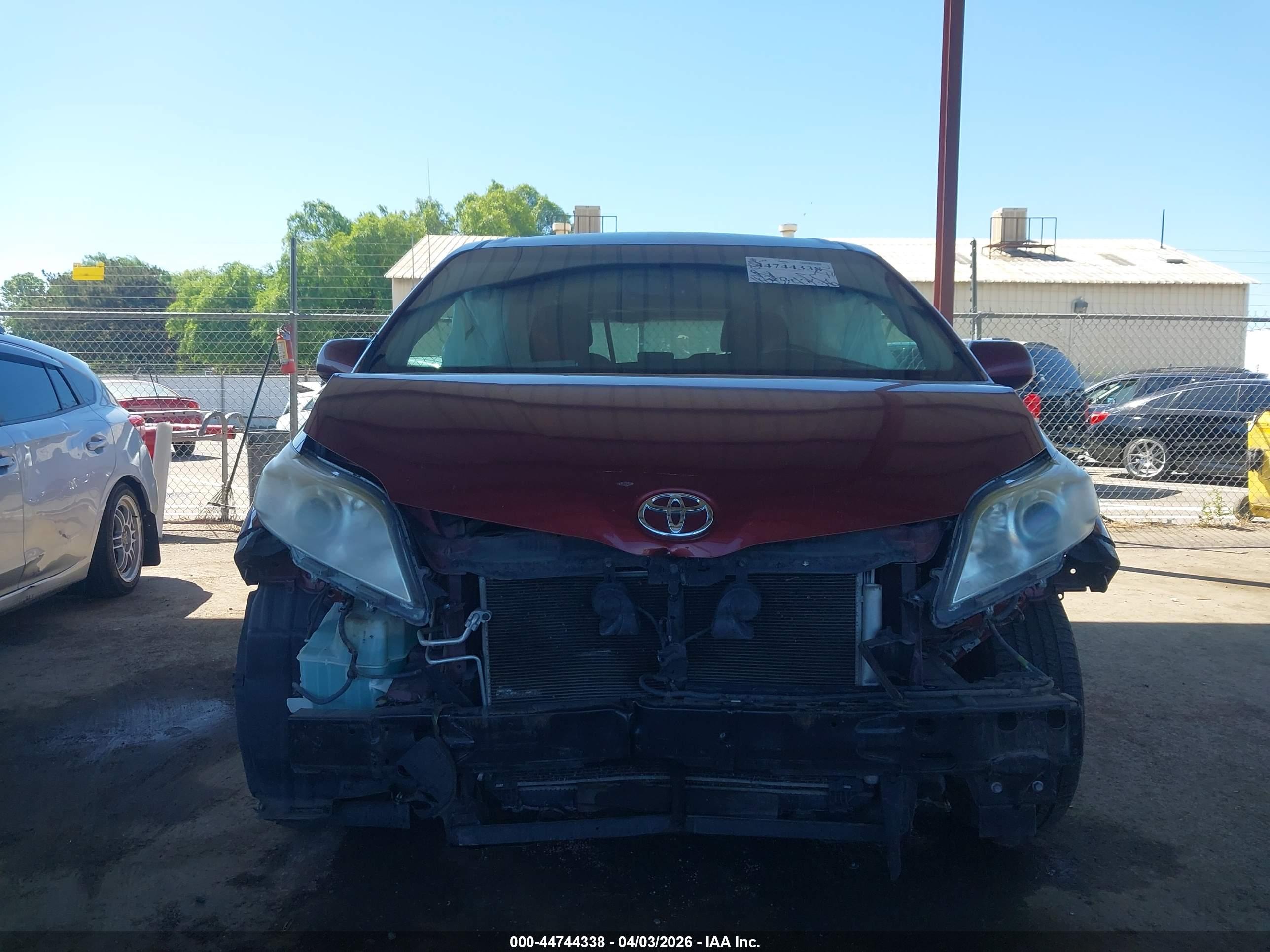 TOYOTA SIENNA image 6