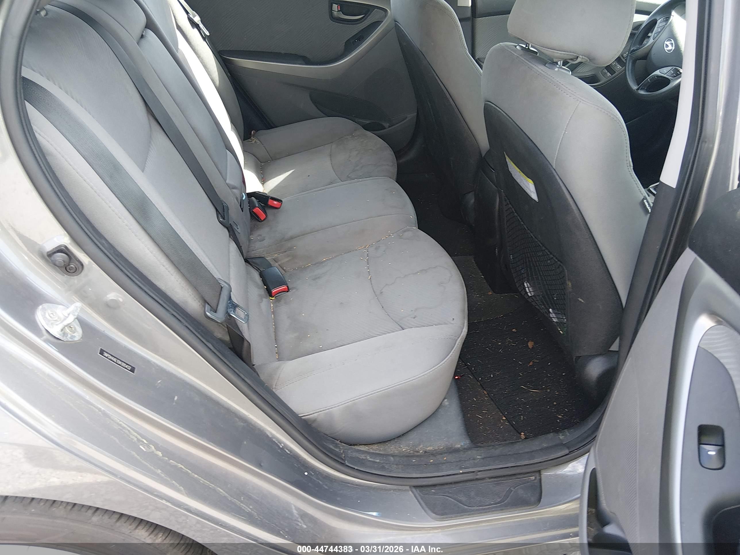 HYUNDAI ELANTRA image 8