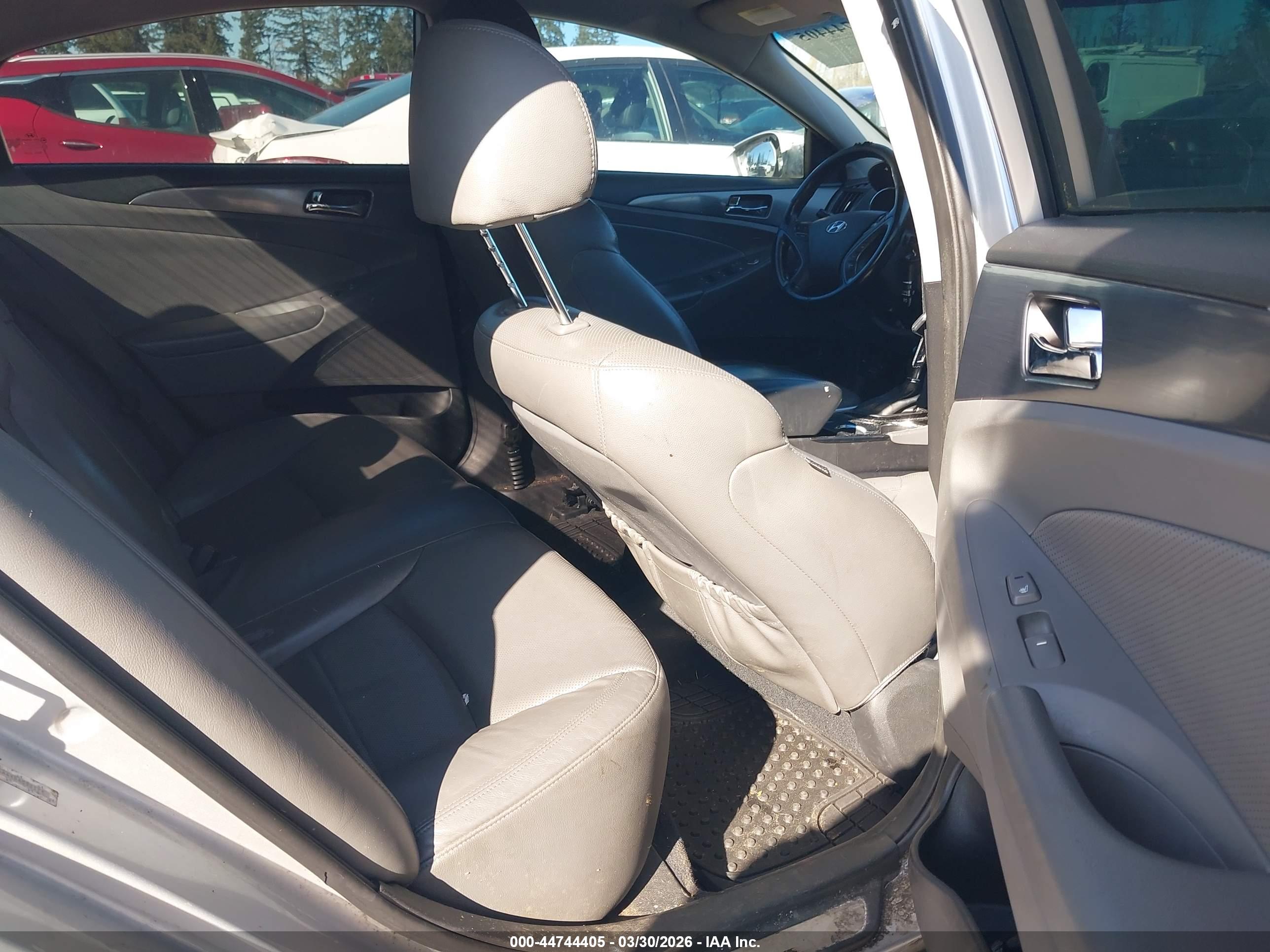 HYUNDAI SONATA image 8