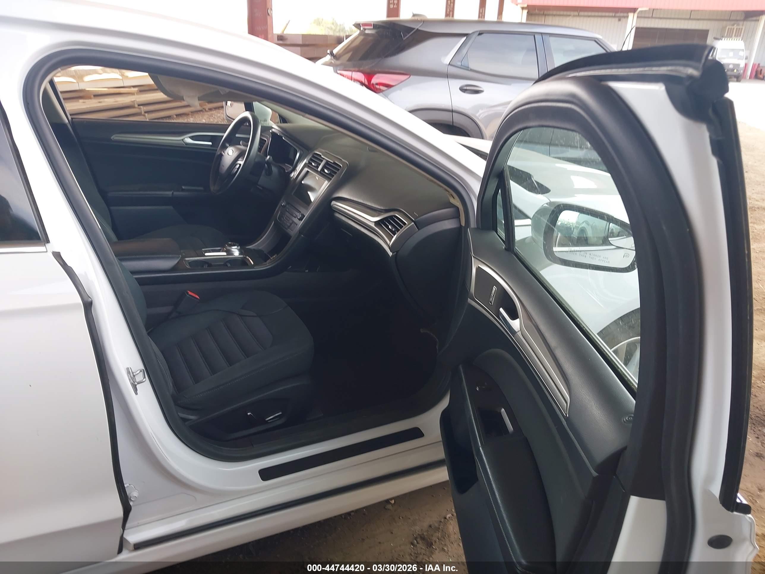 FORD FUSION image 5