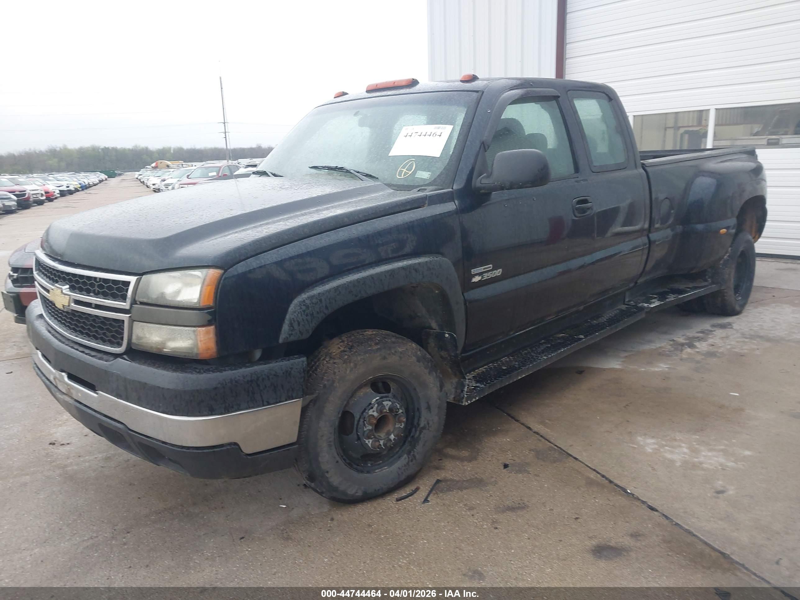 CHEVROLET SILVERADO image 2