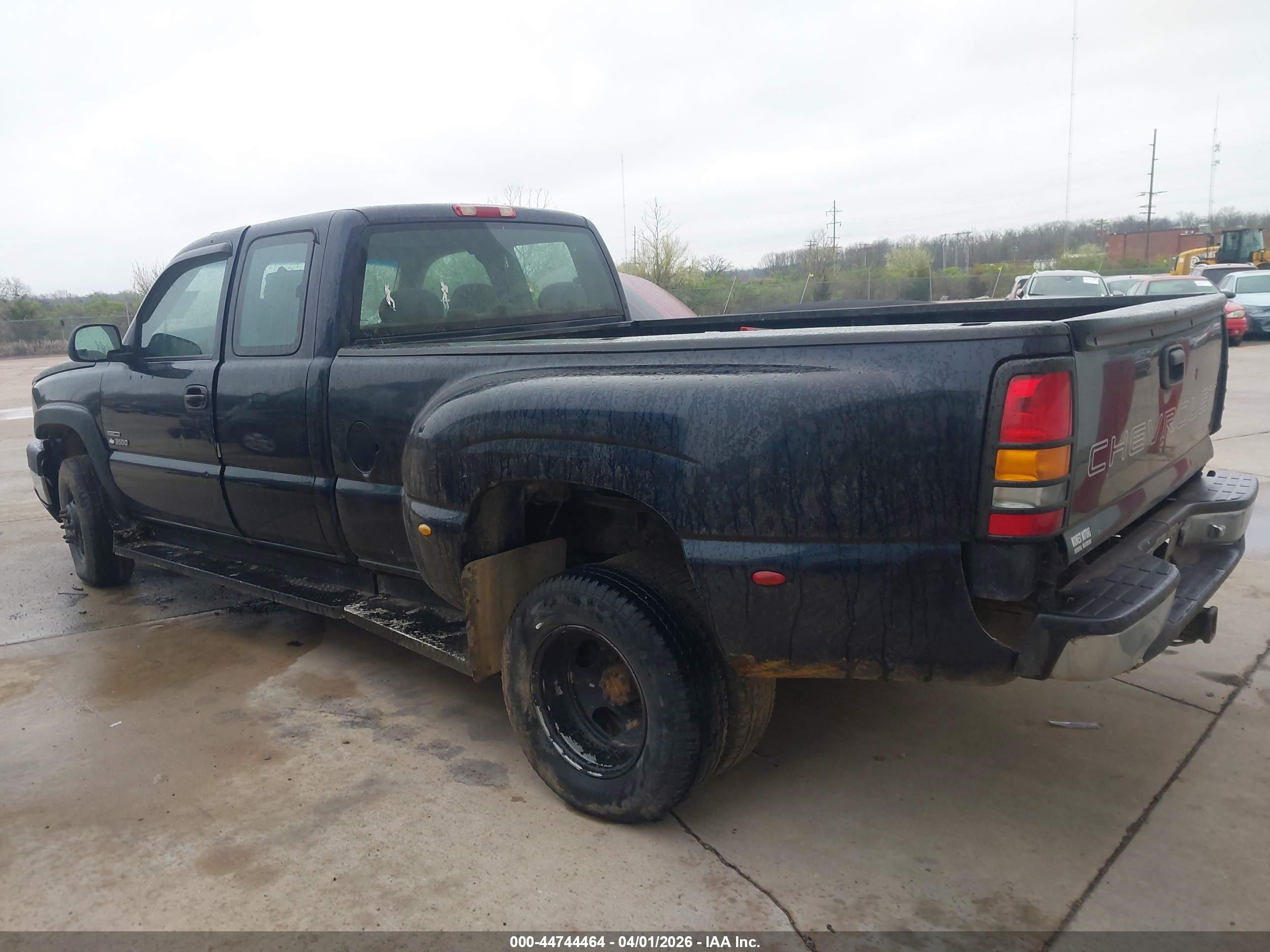 CHEVROLET SILVERADO image 3