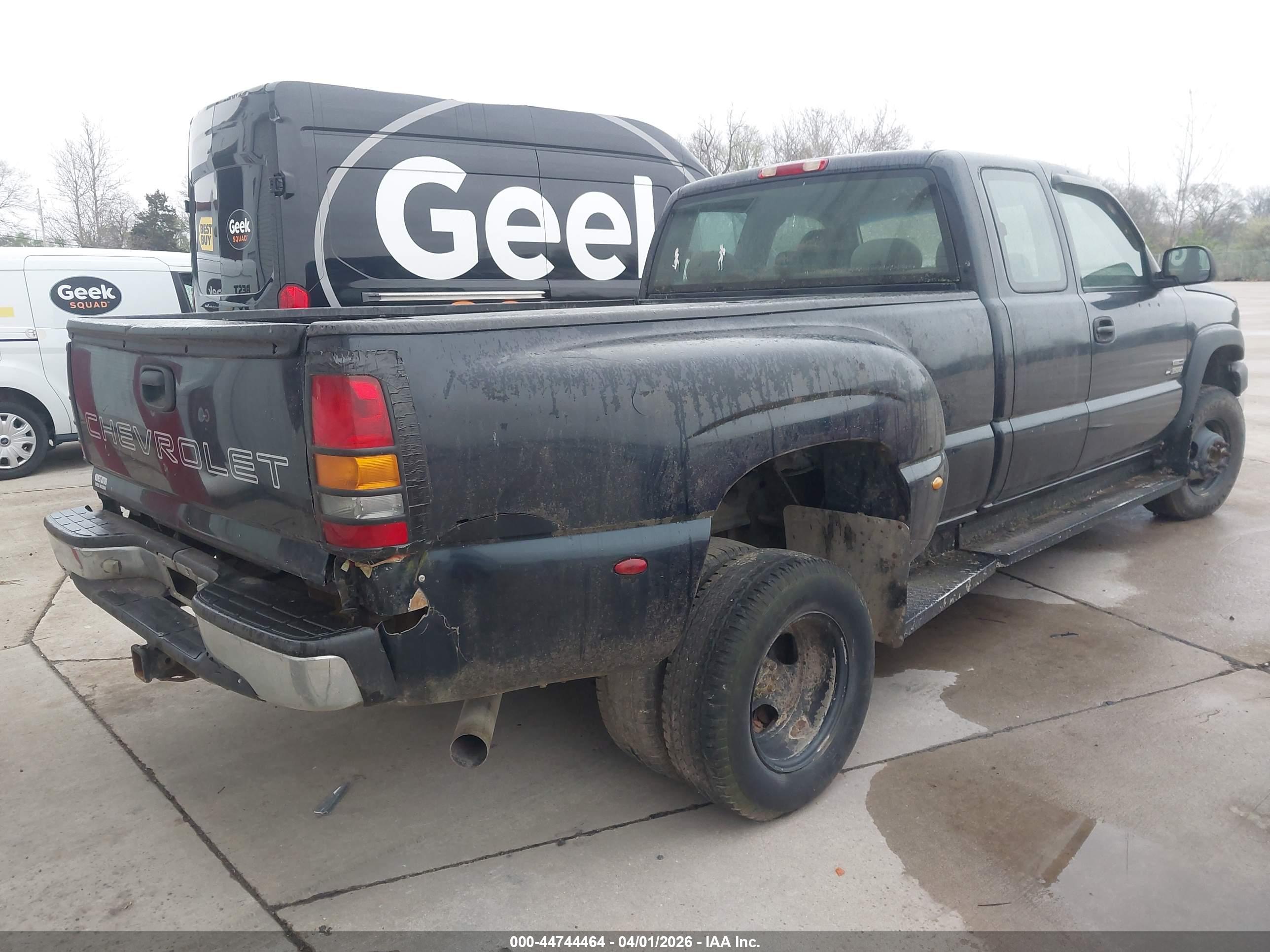 CHEVROLET SILVERADO image 4