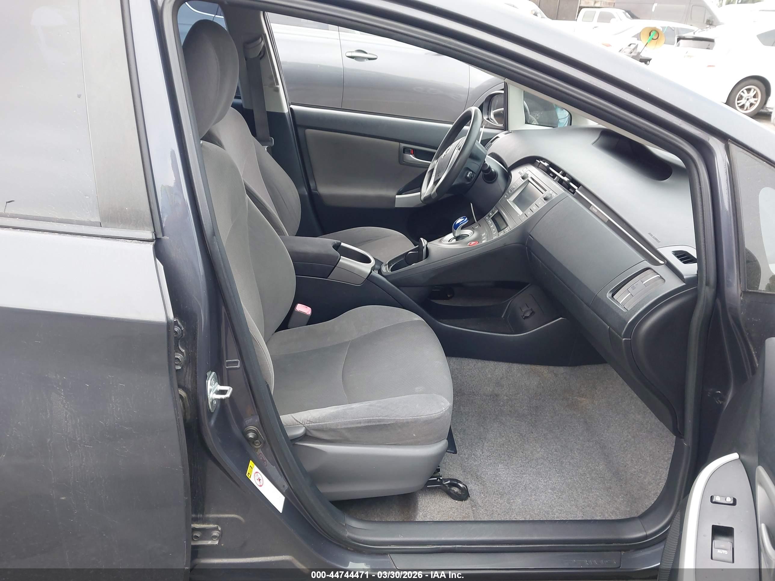 TOYOTA PRIUS image 5