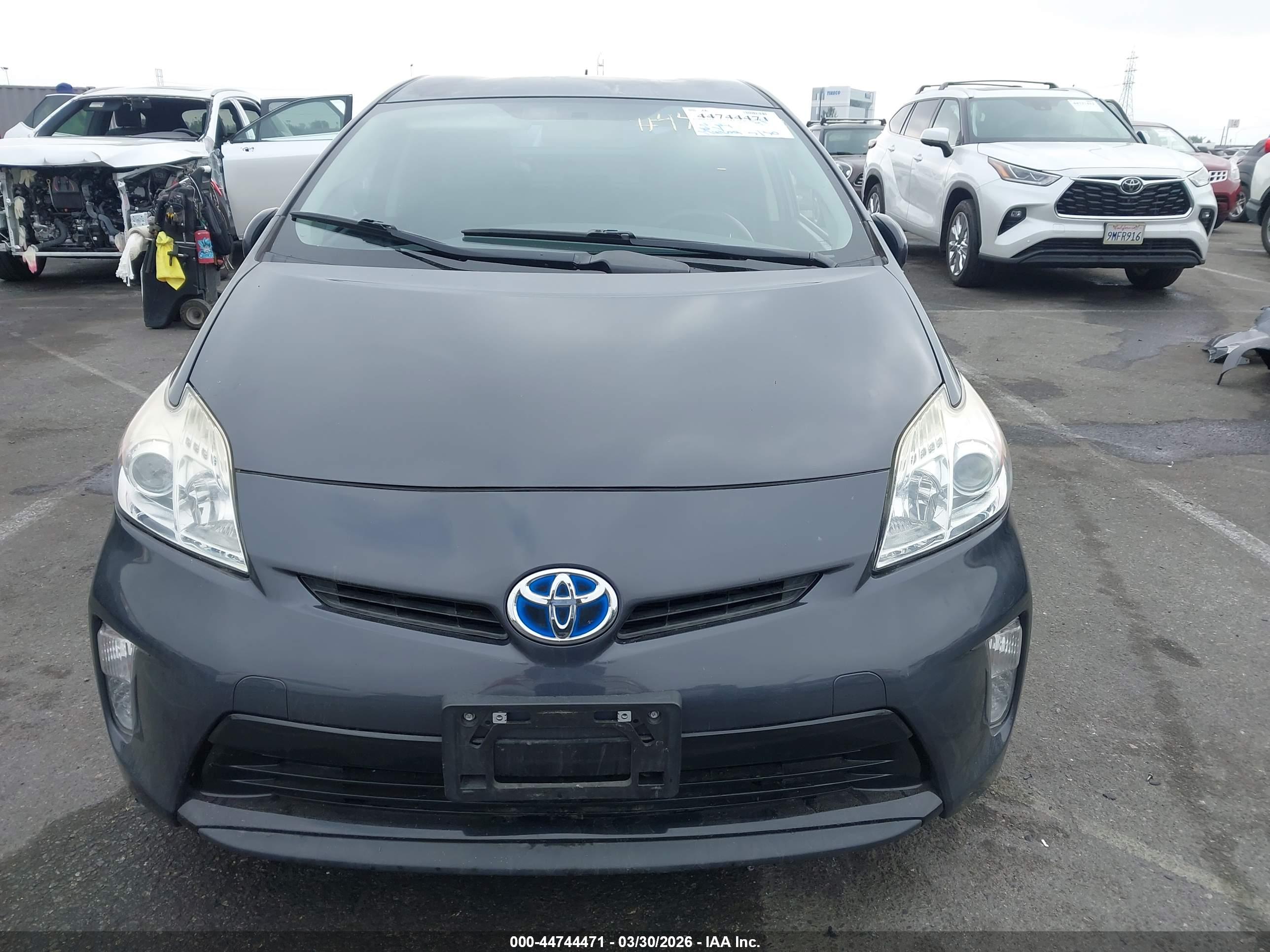 TOYOTA PRIUS image 6