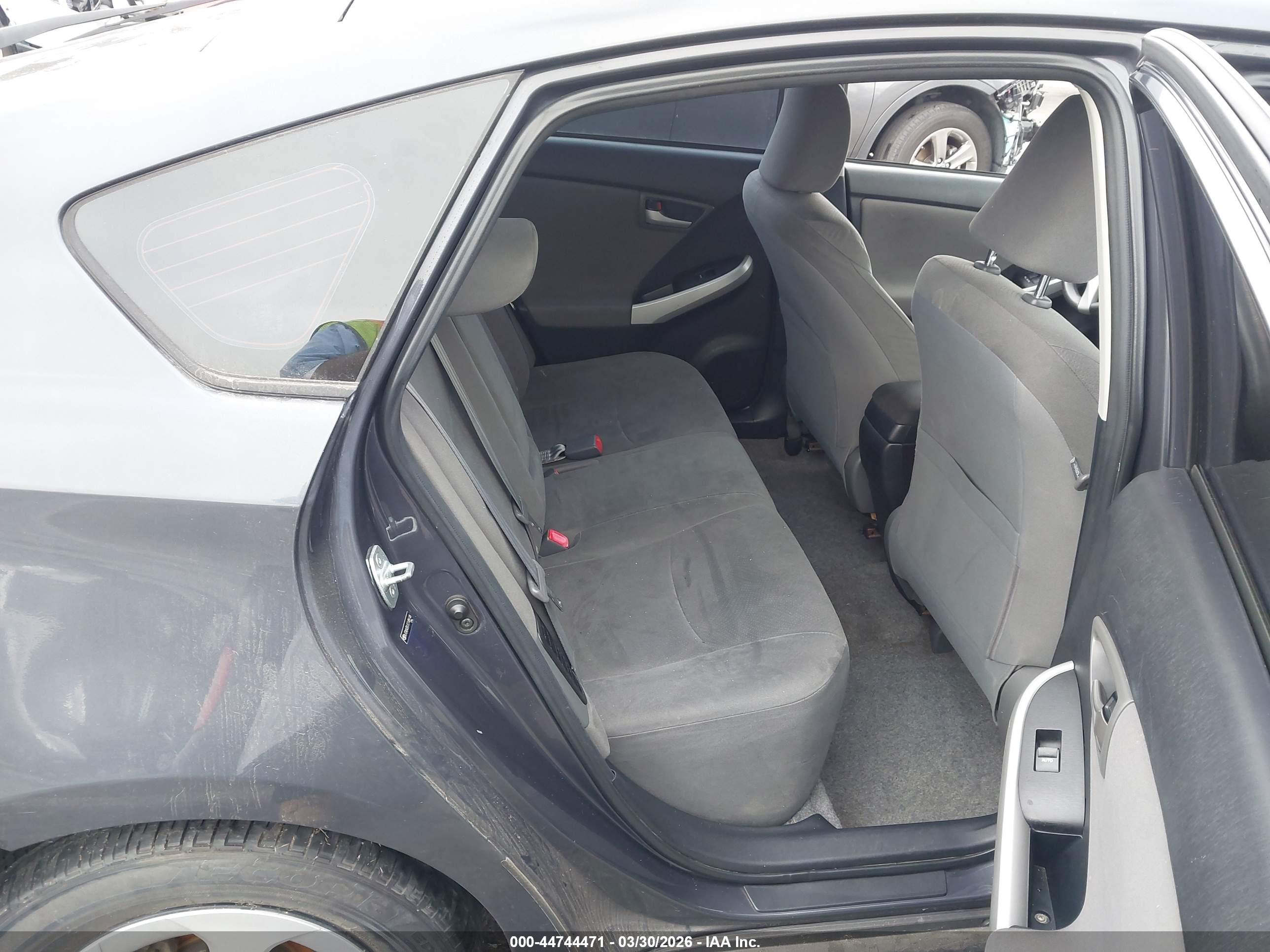 TOYOTA PRIUS image 8